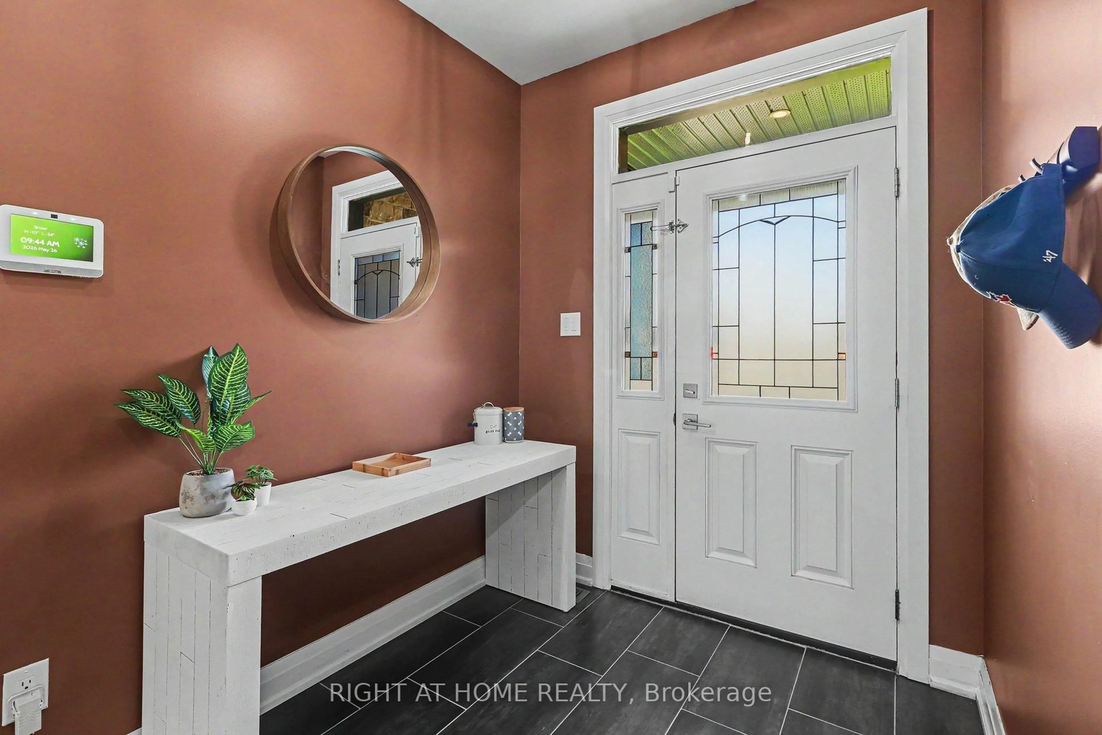 Indoor entryway for 766 Rue Du Rivage St, Clarence-Rockland Ontario K4K 0K8