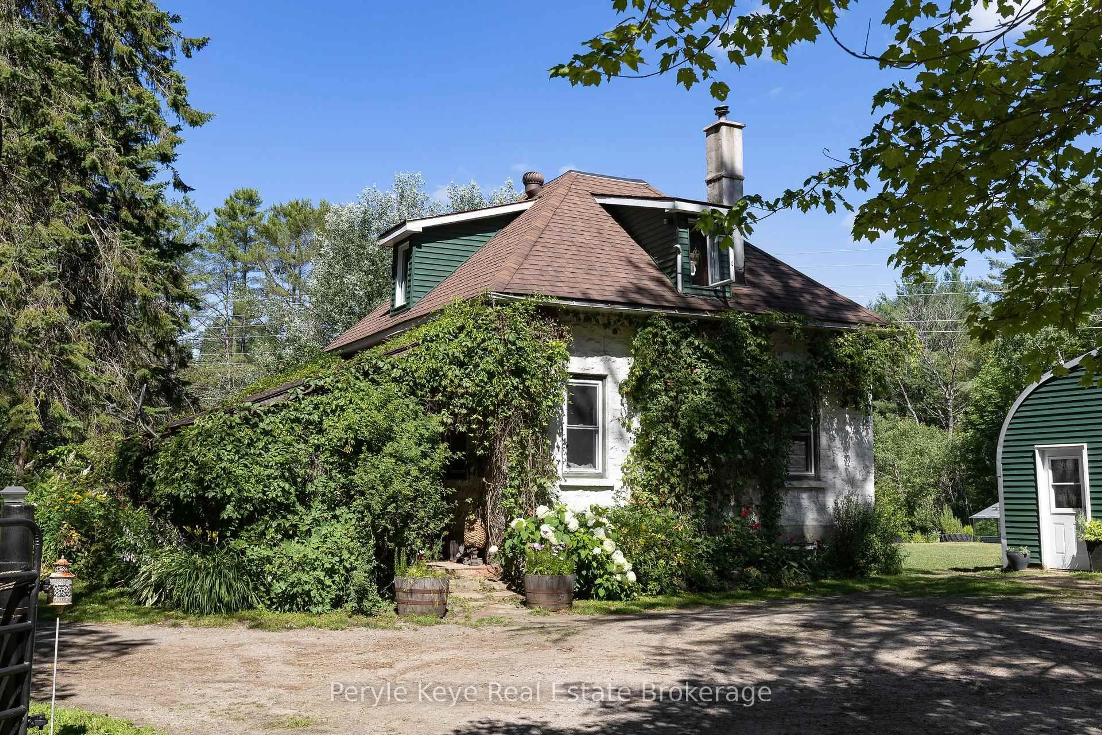 A pic from outside/outdoor area/front of a property/back of a property/a pic from drone, street for 2322 Old Muskoka Rd, Huntsville Ontario P0B 1M0