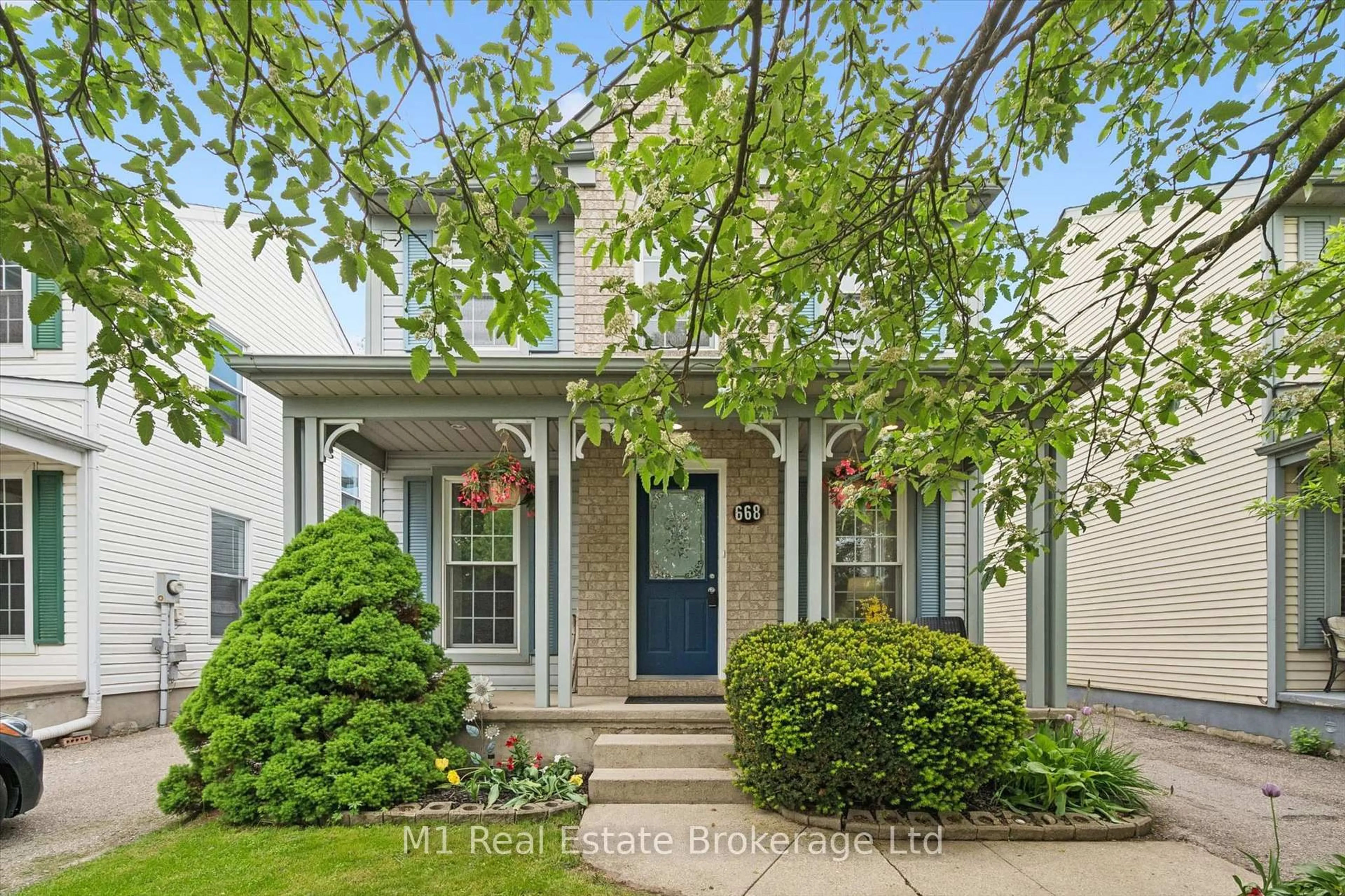 Indoor entryway for 668 Jacob Lane, Waterloo Ontario N2V 2G9