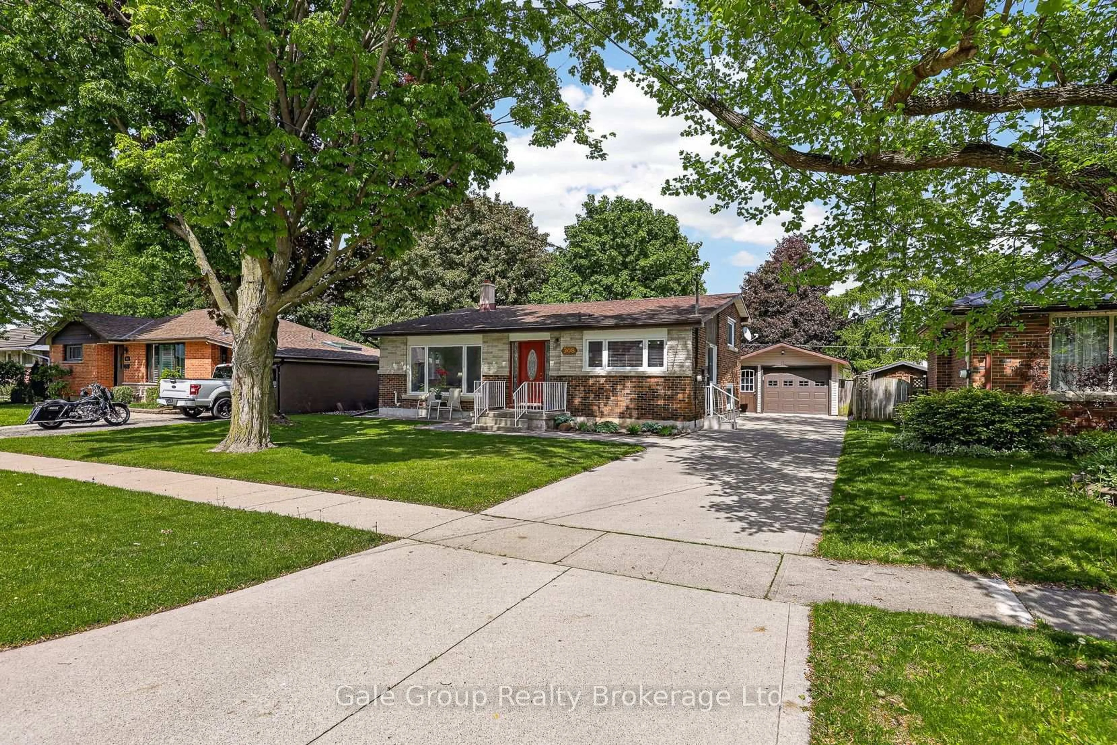 Home with brick exterior material, street for 308 Willowgrove Cres, Woodstock Ontario N4S 7N4