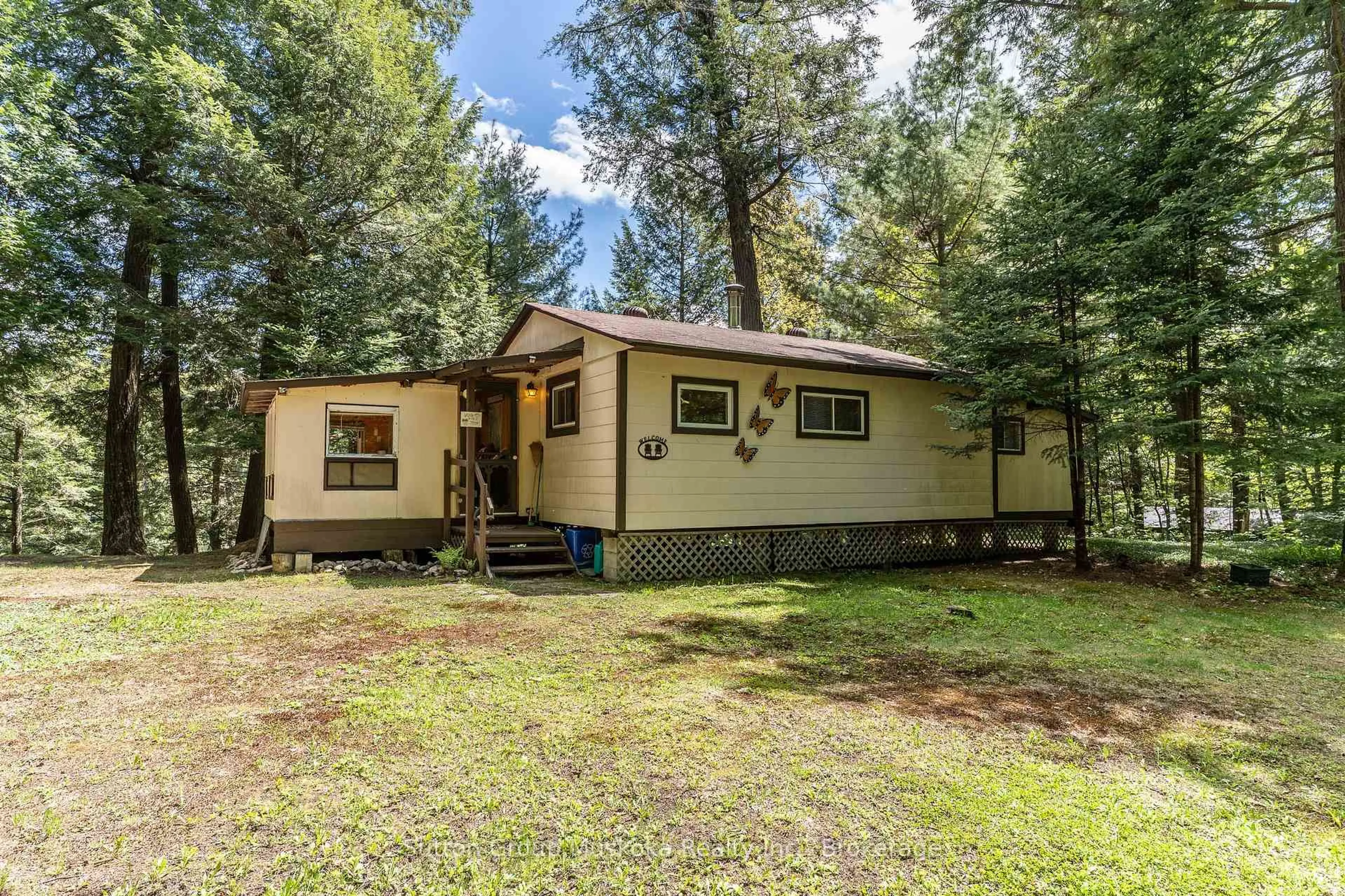 Home with vinyl exterior material, unknown for 3149 Limberlost Rd, Lake of Bays Ontario P1H 2J6