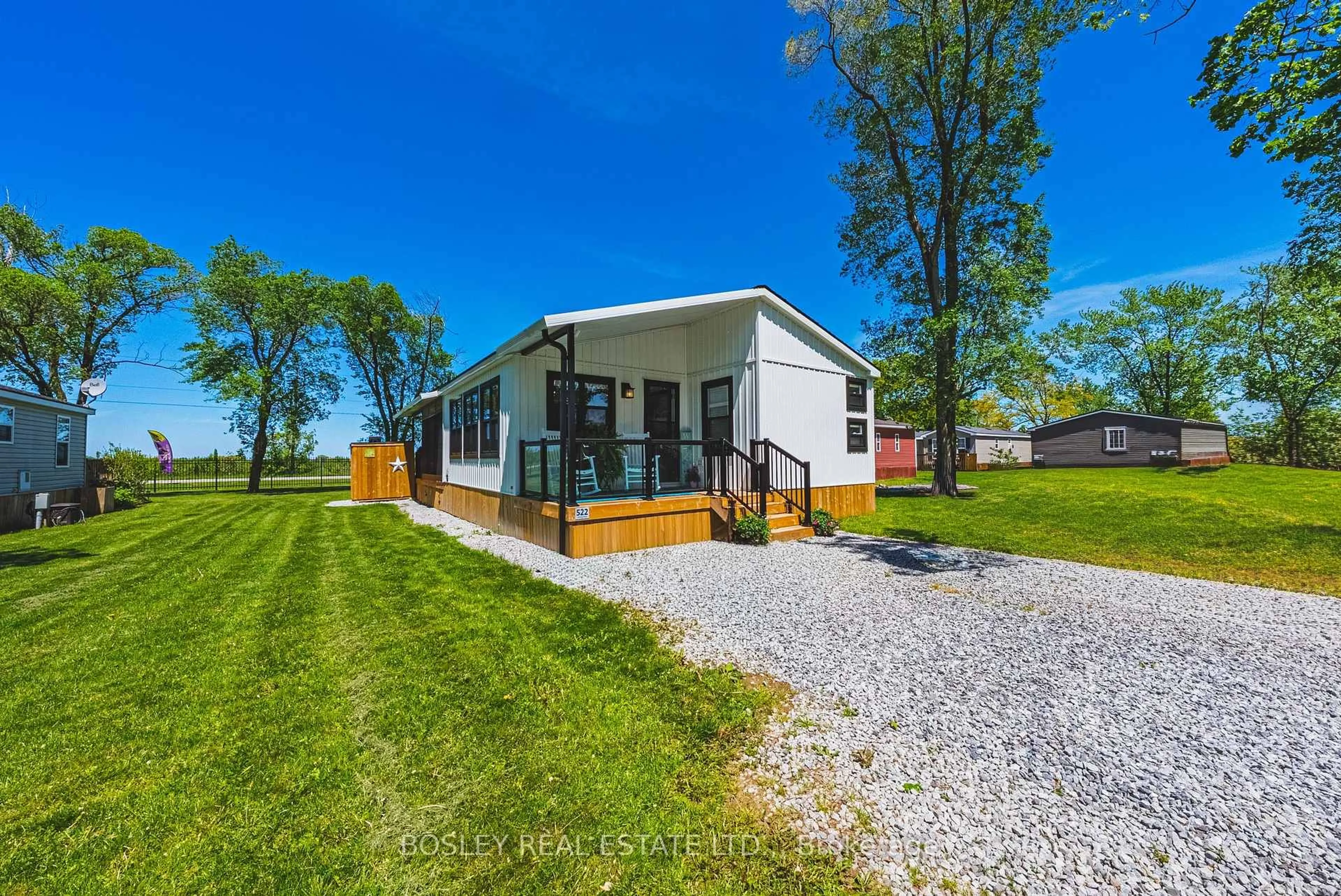 A pic from outside/outdoor area/front of a property/back of a property/a pic from drone, street for 1501 Line 8 Rd #522, Niagara-on-the-Lake Ontario L0S 1L0