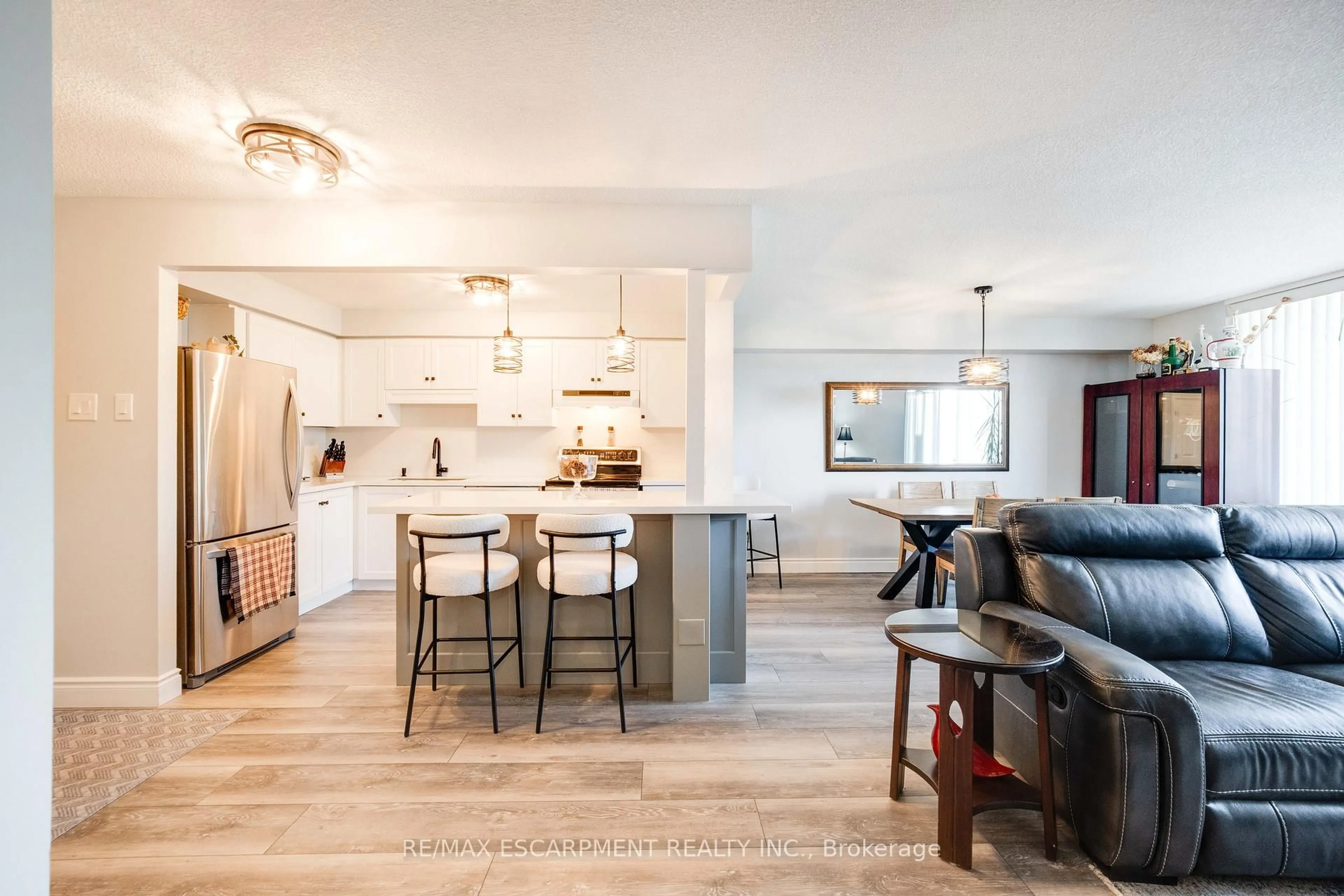Open concept kitchen, ceramic/tile floor for 9 Bonheur Crt #401, Brantford Ontario N3P 1Z5