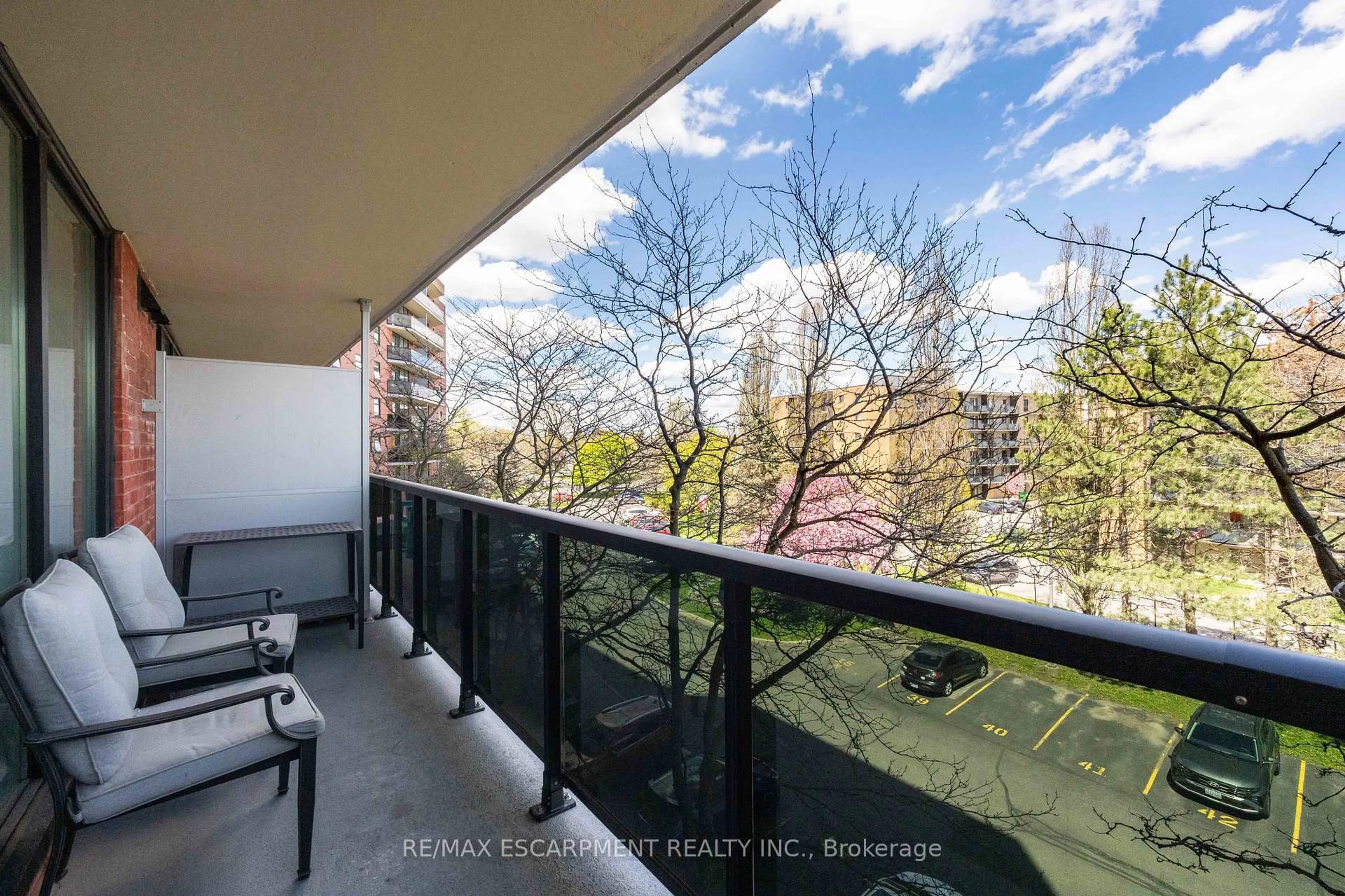 Balcony in the apartment, water/lake/river/ocean view for 9 Bonheur Crt #401, Brantford Ontario N3P 1Z5