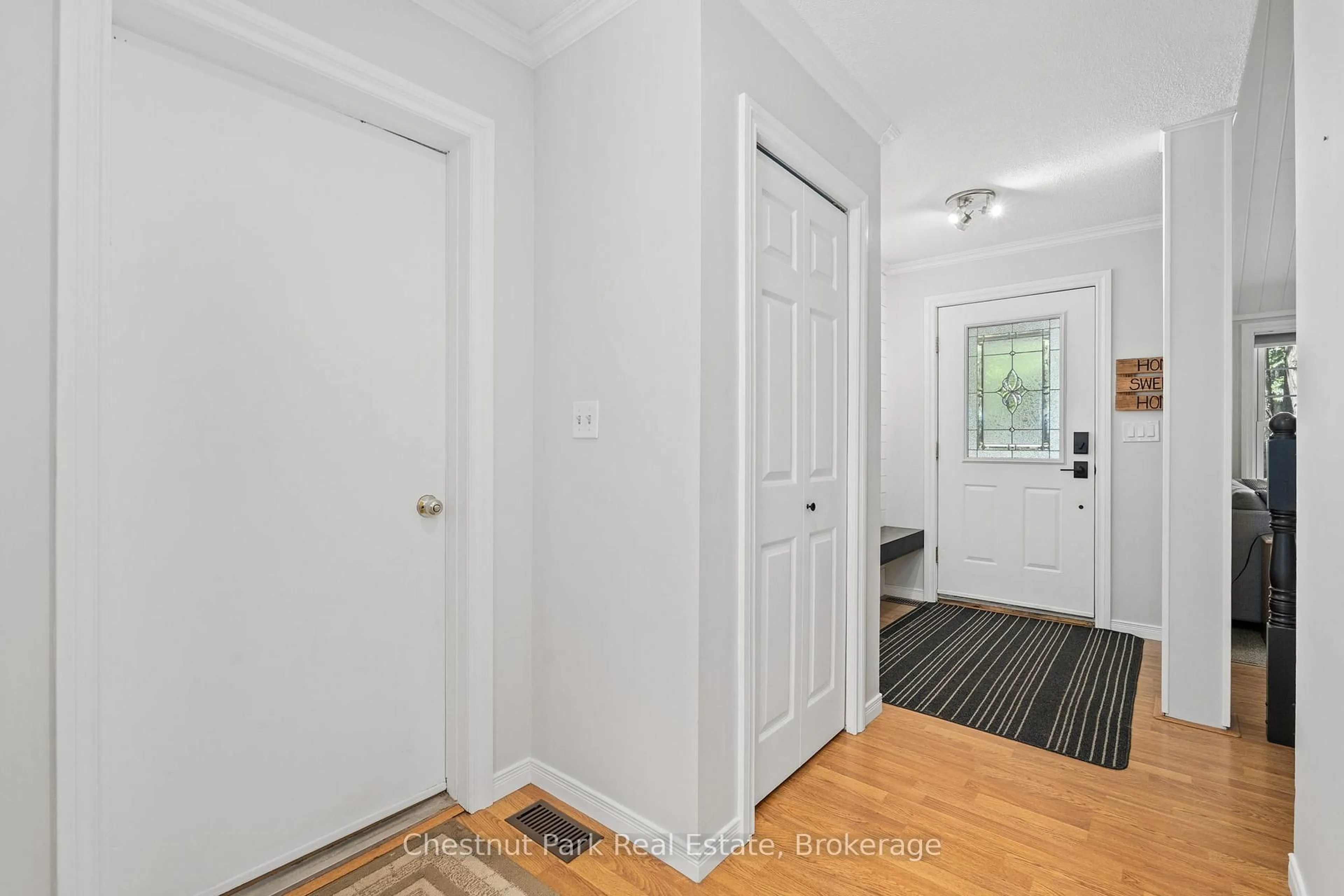 Indoor entryway for 20 Kevin Cres, Bracebridge Ontario P1L 1A8