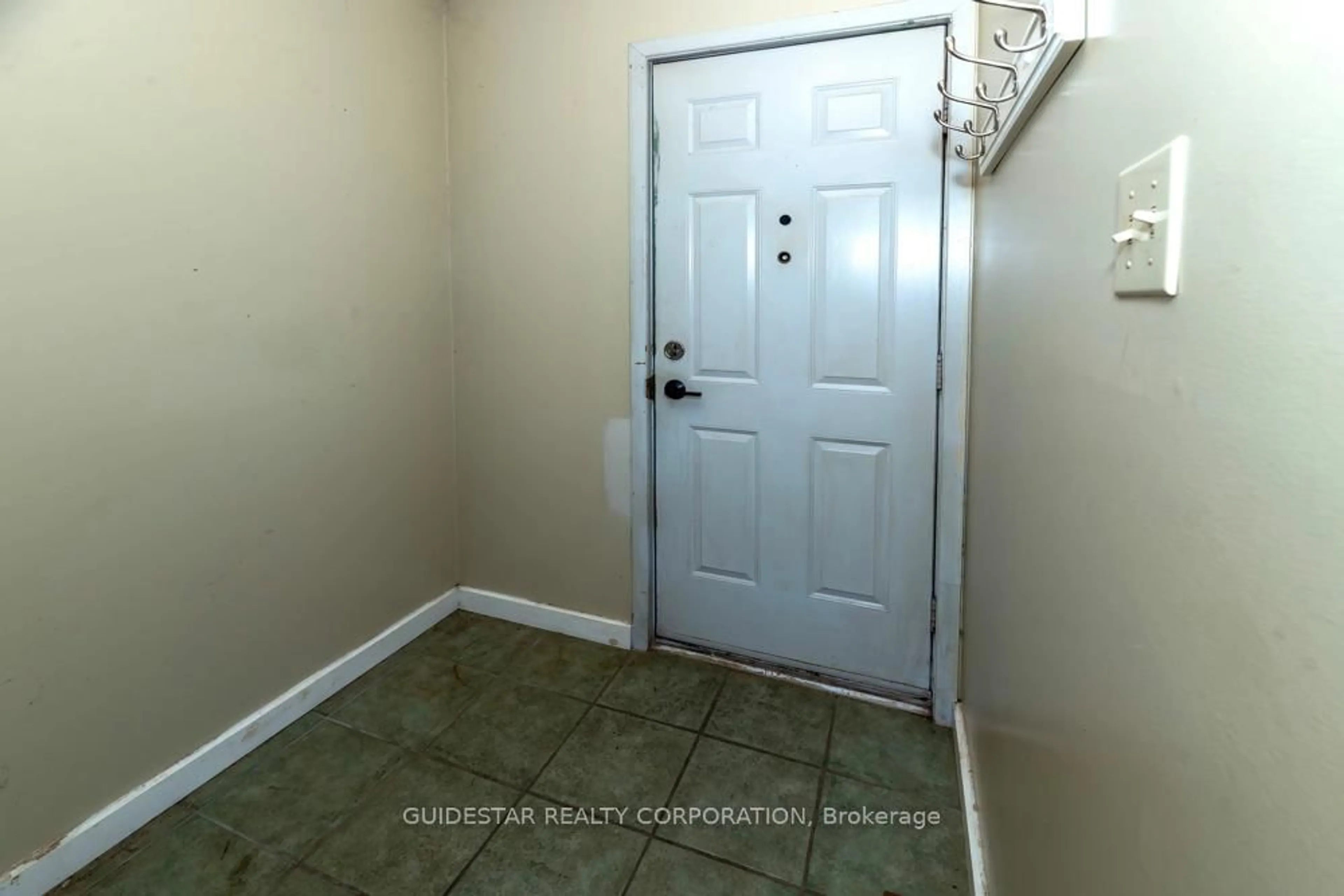Indoor entryway for 6501 Doctor Blair Cres, North Gower Ontario K0A 2T0