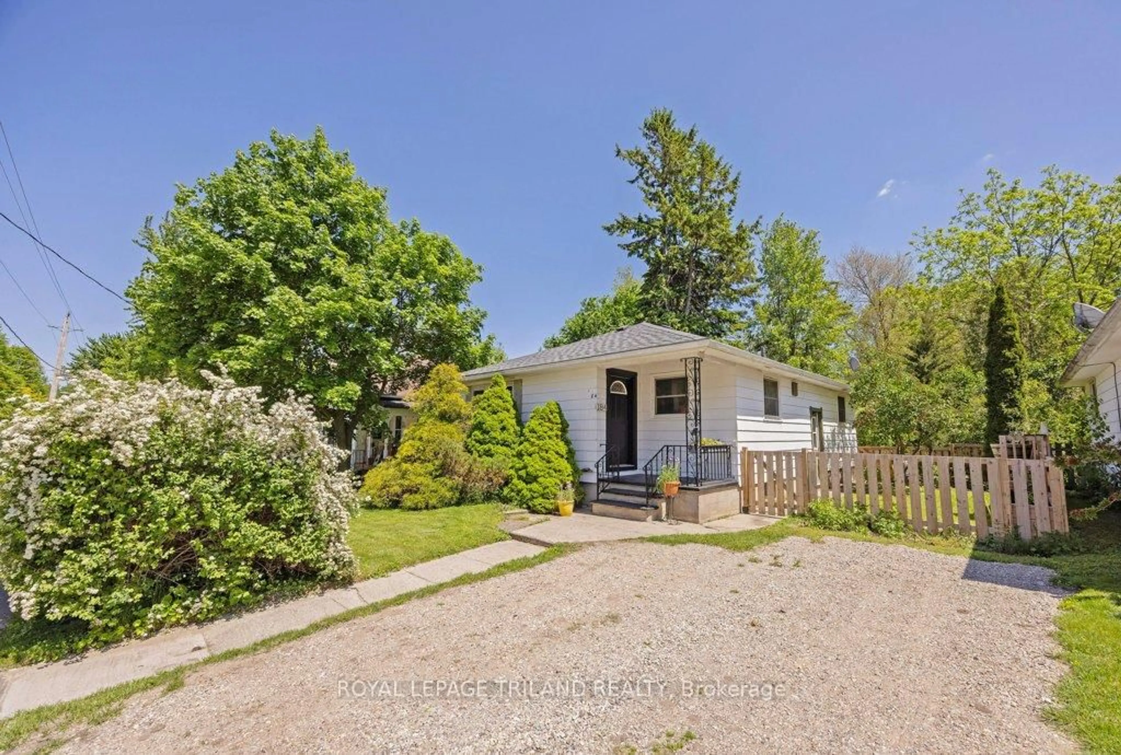 A pic from outside/outdoor area/front of a property/back of a property/a pic from drone, street for 184 Mary St, Dutton/Dunwich Ontario N0L 1J0