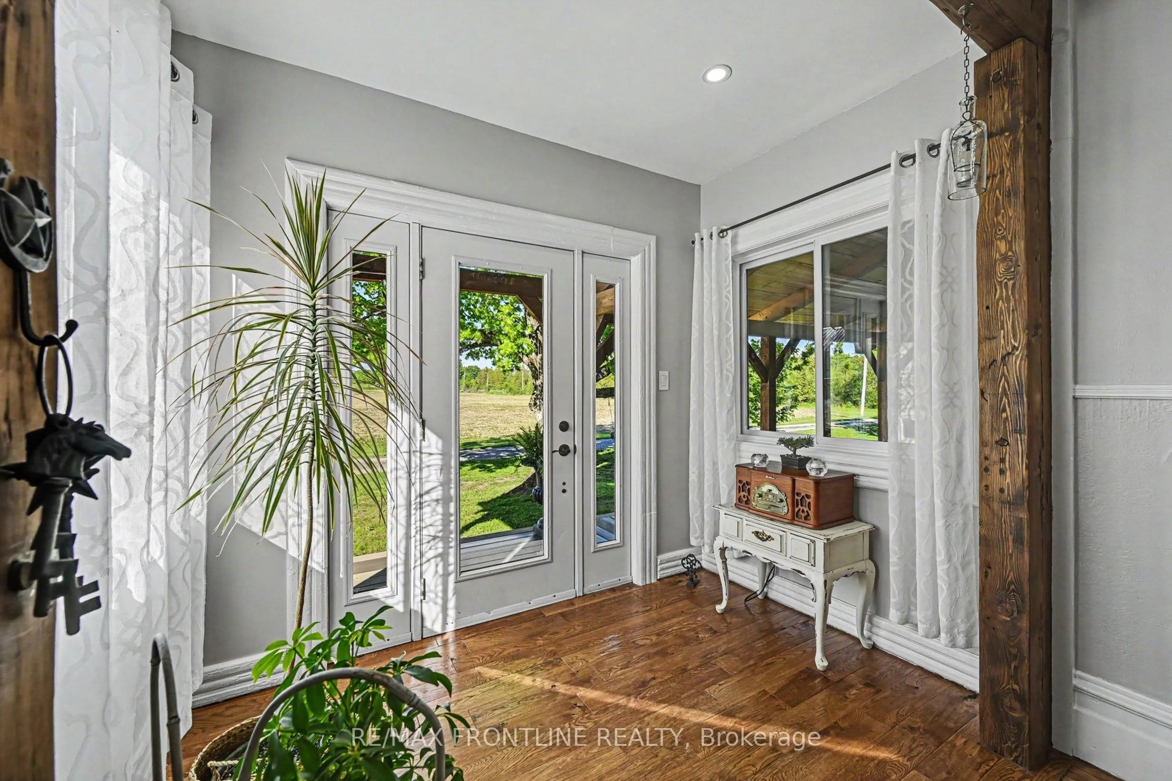 Indoor entryway for 2498 Drummond Con 10A Rd, Lanark Ontario K0G 1K0