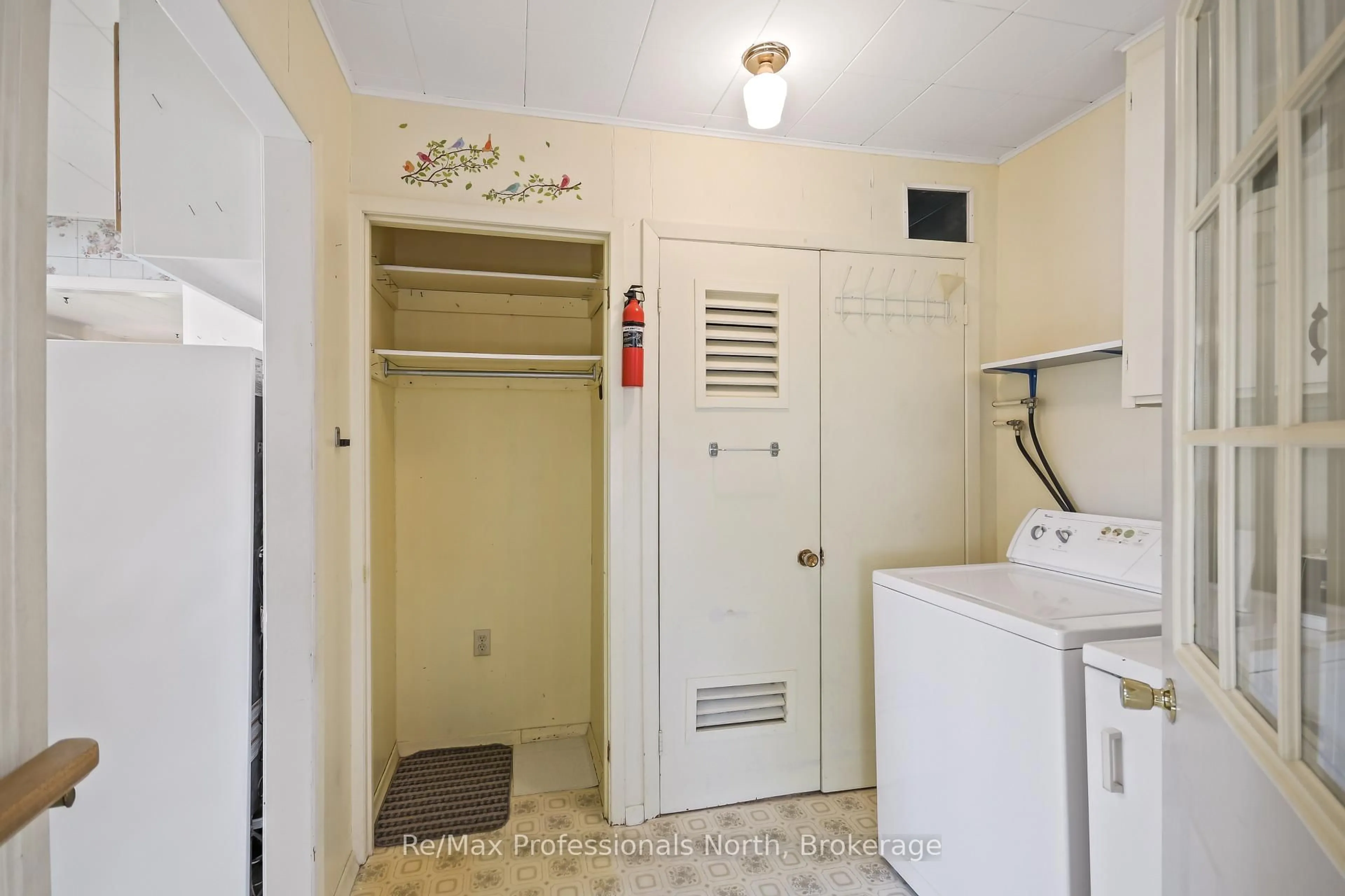 Unknown for 970 First St, Gravenhurst Ontario P1P 1K3