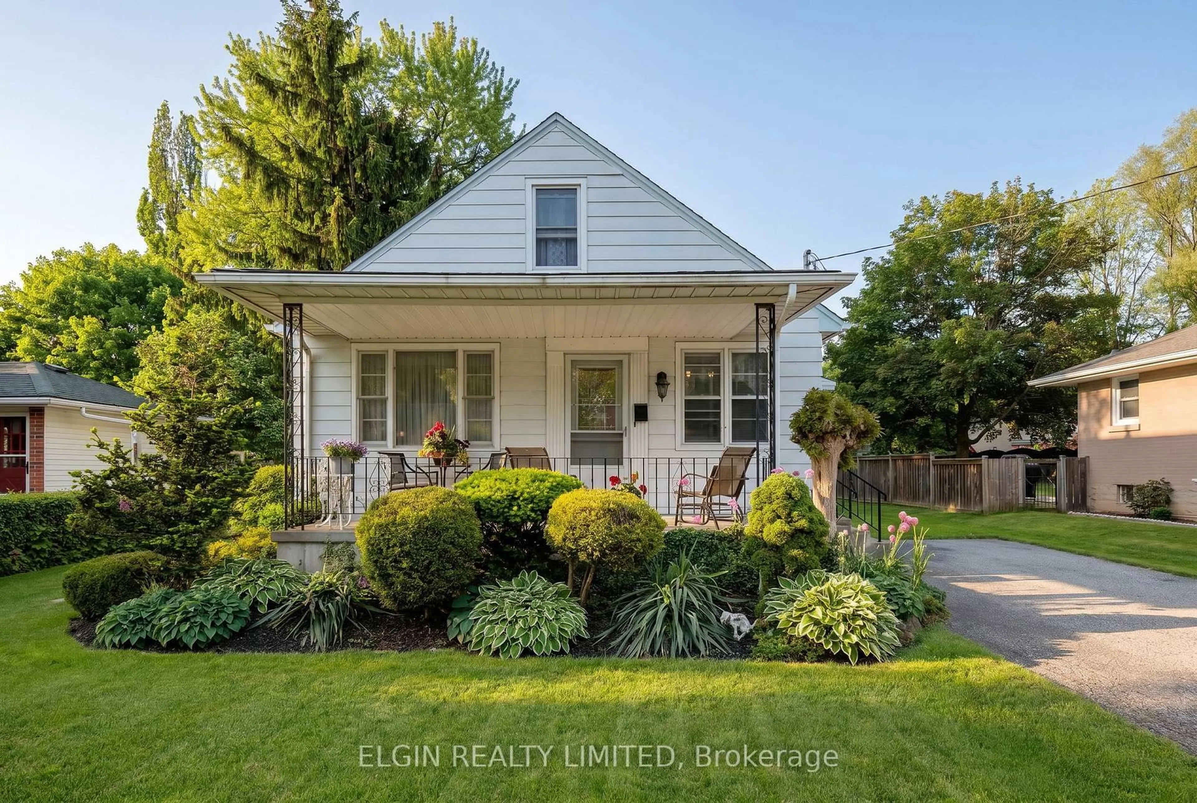 Home with vinyl exterior material, street for 59 Churchill Cres, St. Thomas Ontario N5R 1P4