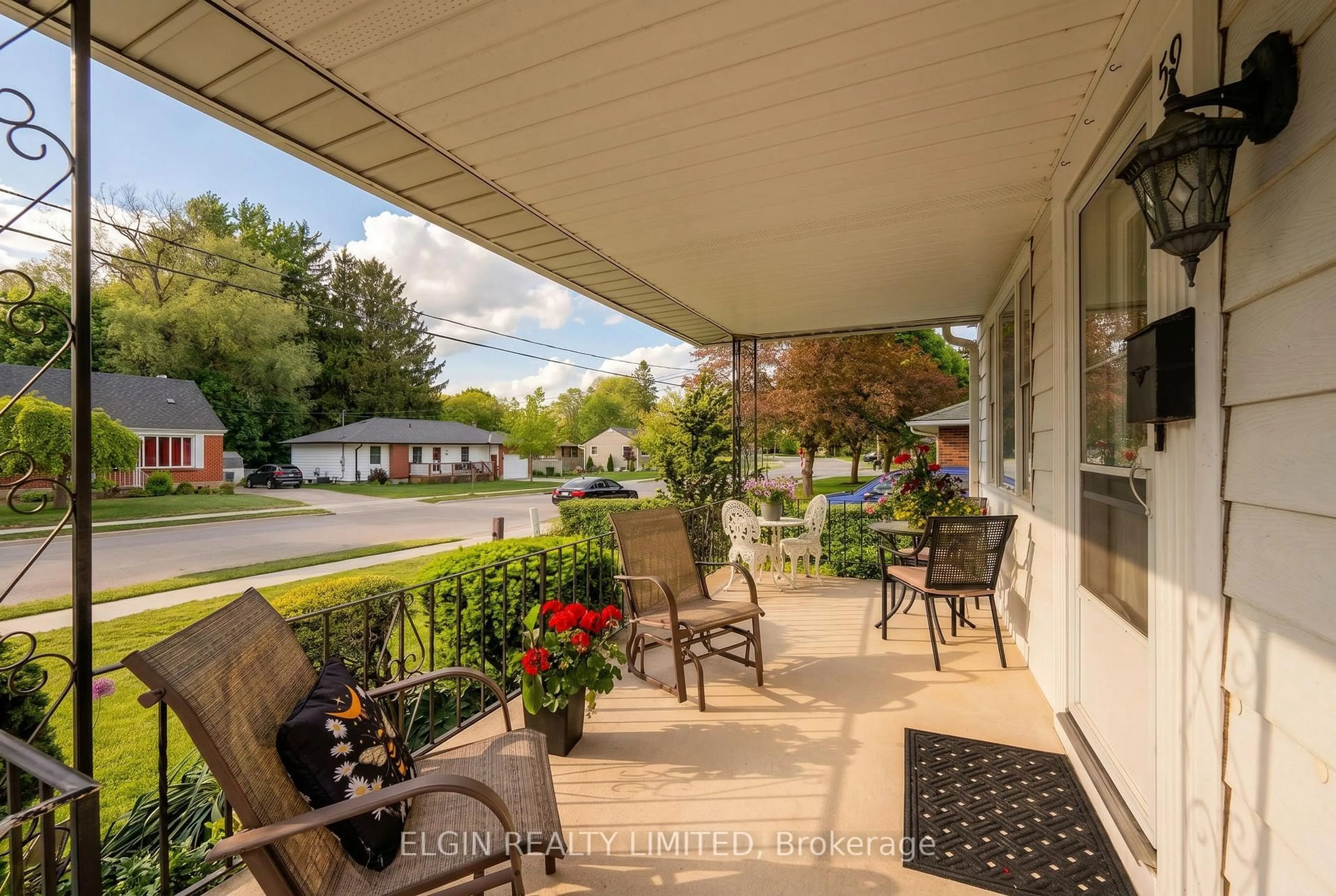 Patio, street for 59 Churchill Cres, St. Thomas Ontario N5R 1P4