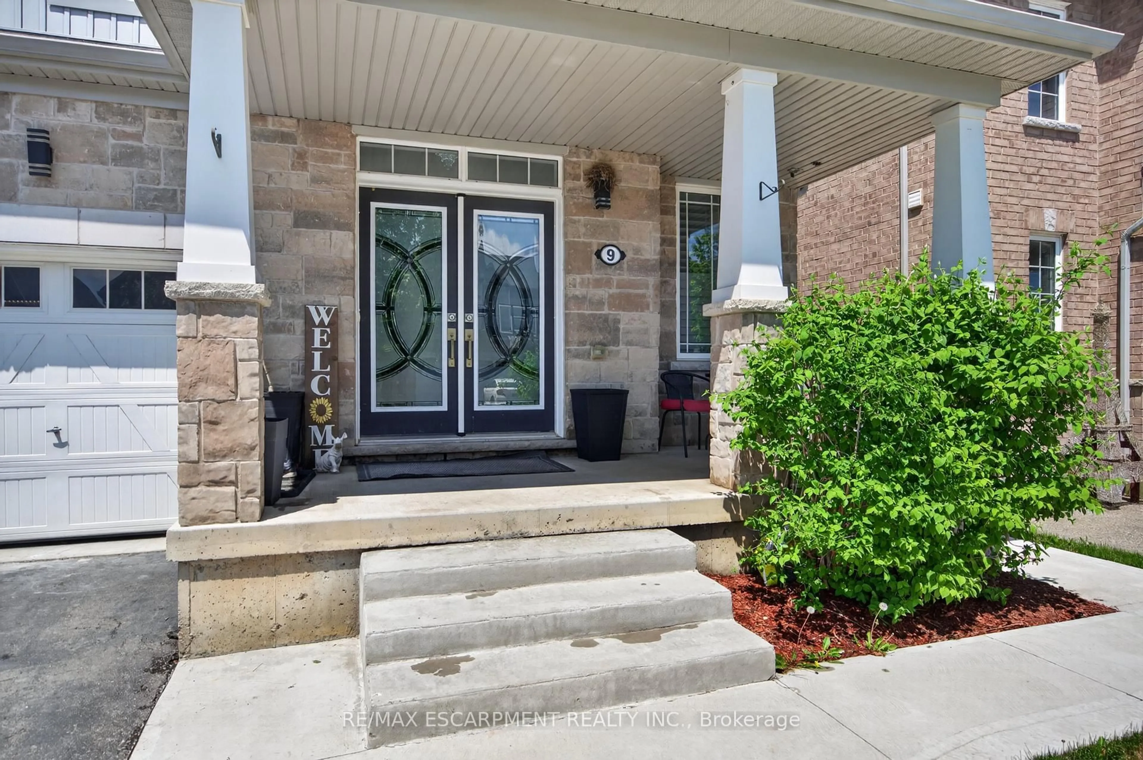 Indoor entryway for 9 Fleming Cres, Haldimand Ontario N3W 0C4