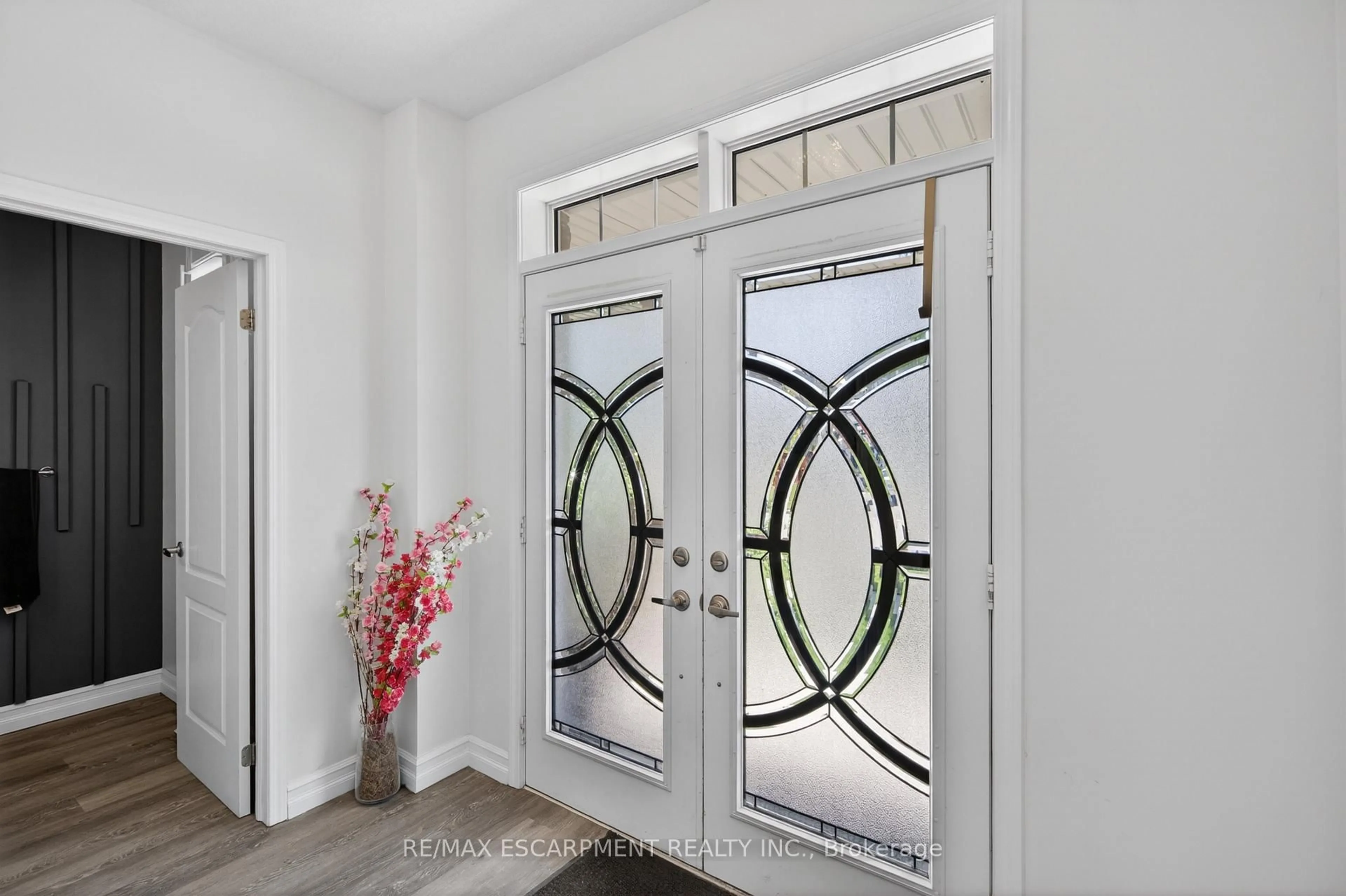 Indoor entryway for 9 Fleming Cres, Haldimand Ontario N3W 0C4