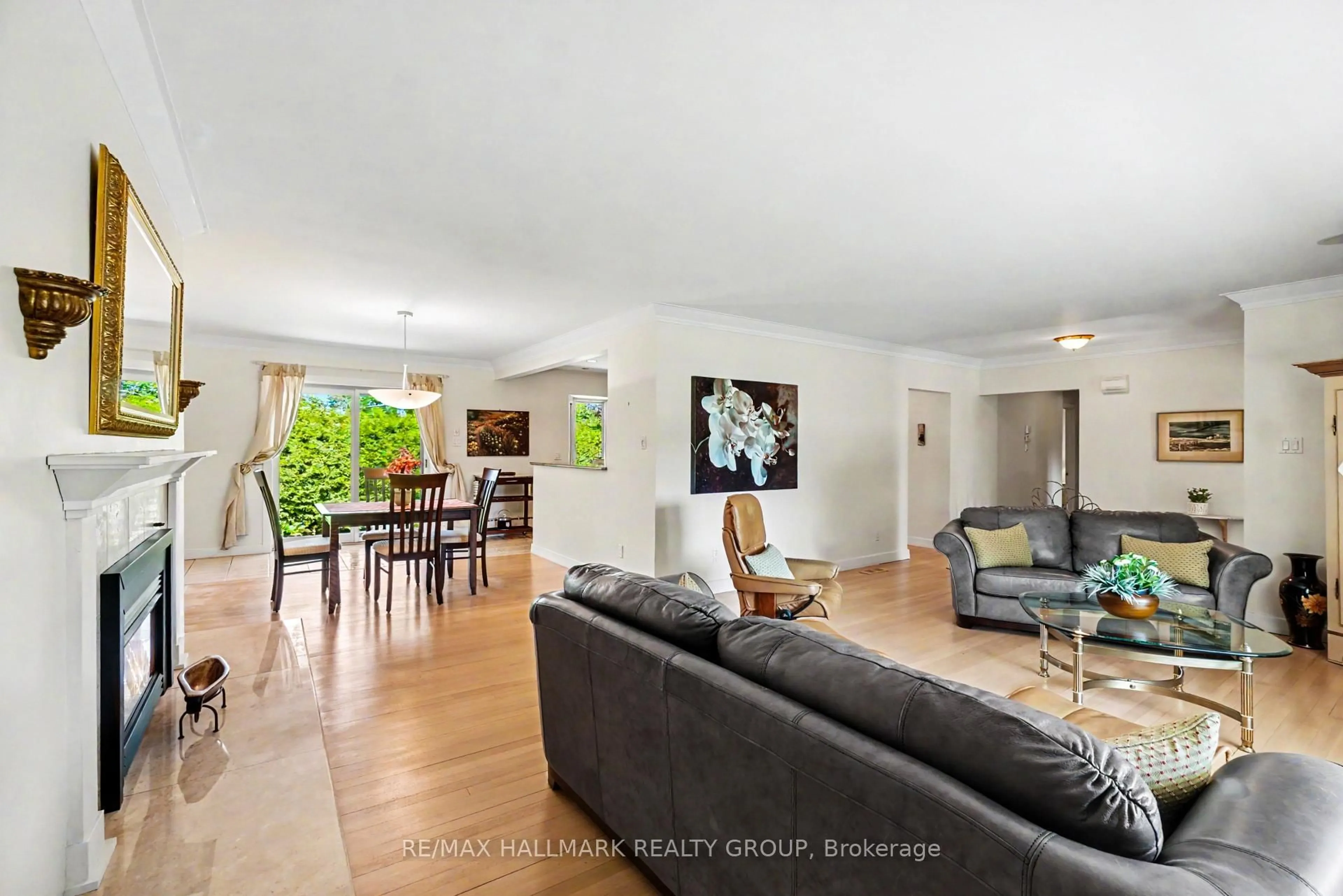 Living room with furniture, unknown for 2009 Killarney Dr, Ottawa Ontario K2A 1P9