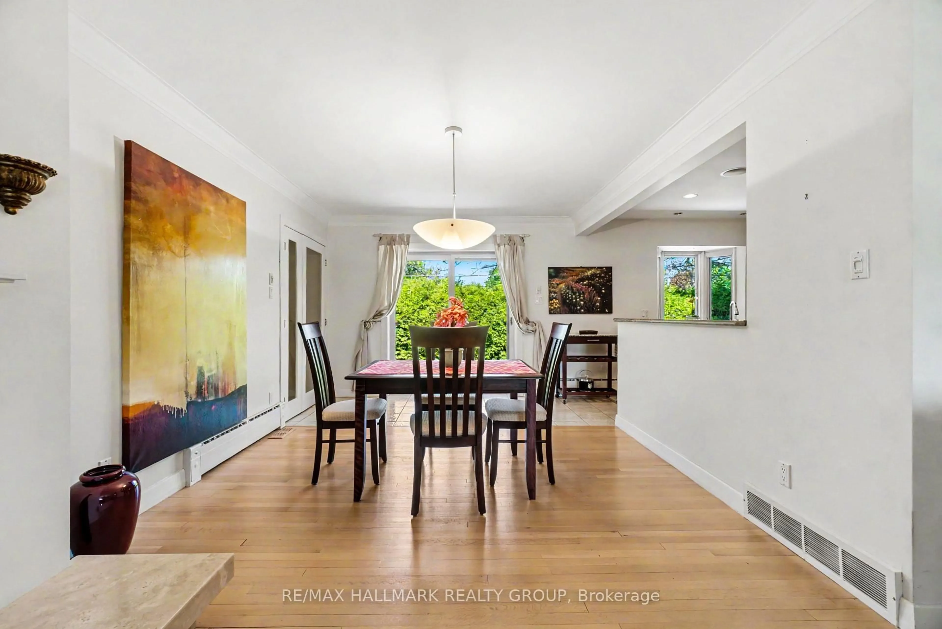Dining room, wood/laminate floor for 2009 Killarney Dr, Ottawa Ontario K2A 1P9