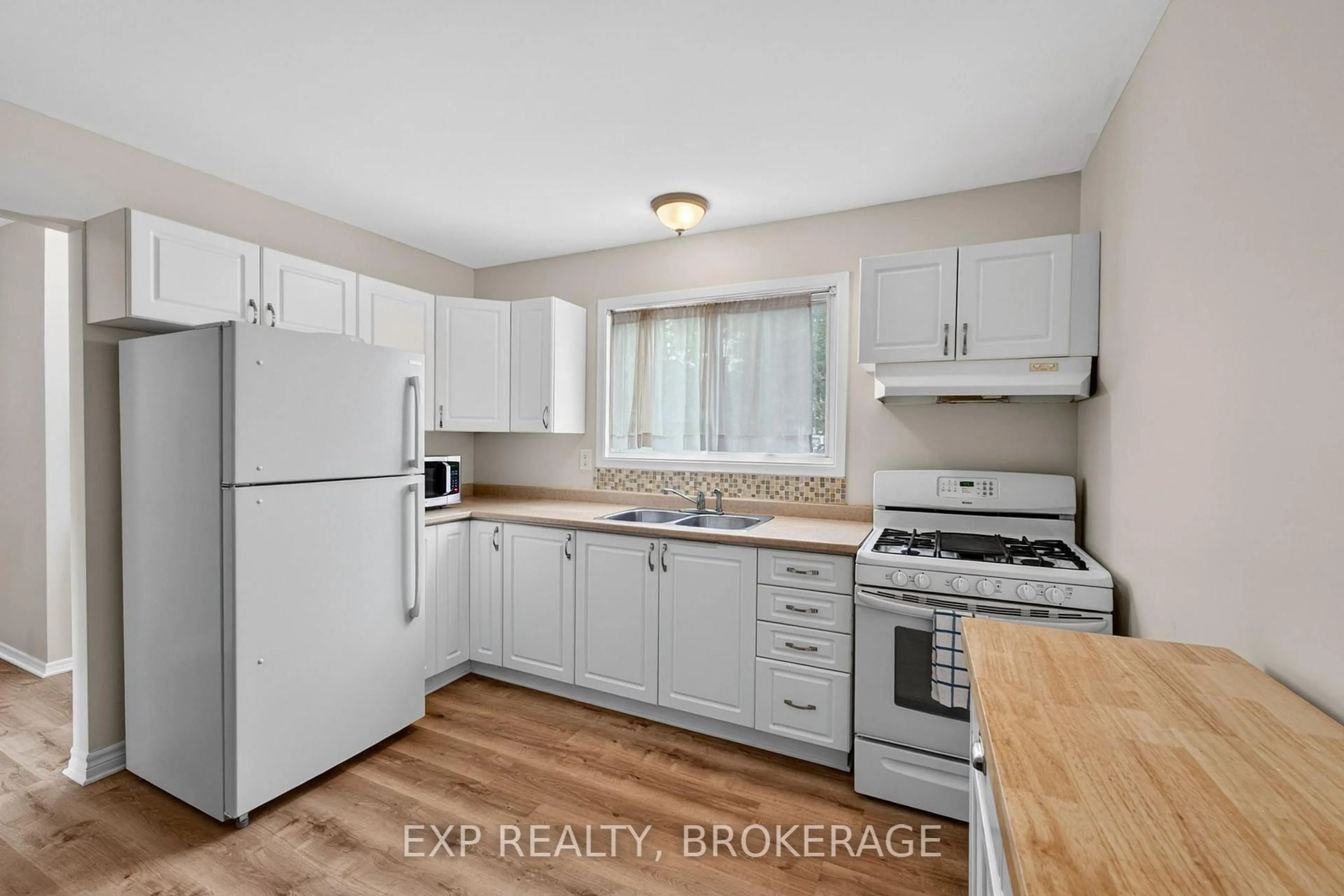 Standard kitchen, unknown for 931 Oakview Ave, Kingston Ontario K7M 6V4
