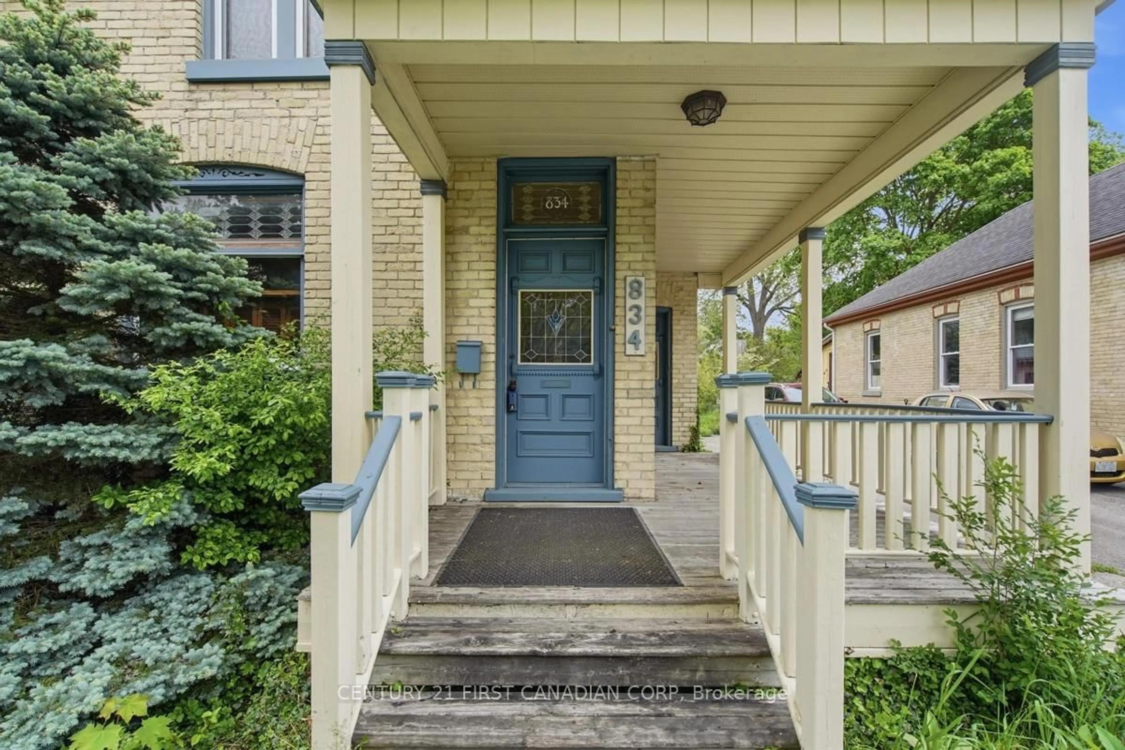 Indoor entryway for 834 Colborne St, London East Ontario N6A 4A2