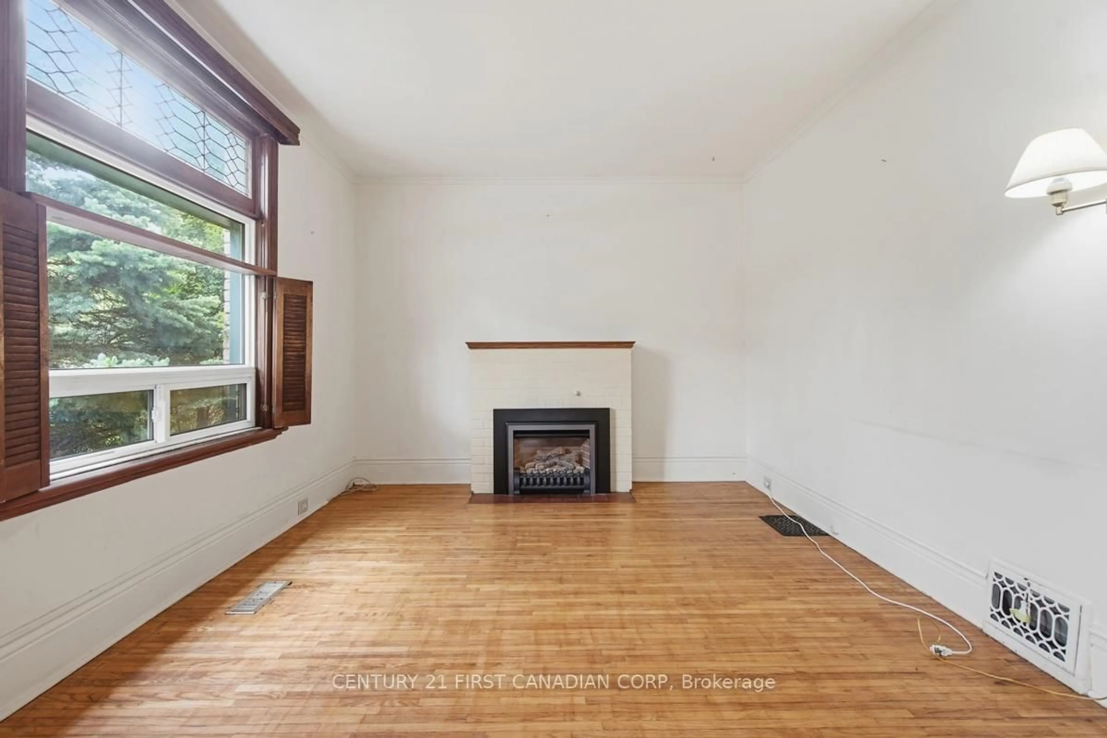 A pic of a room for 834 Colborne St, London East Ontario N6A 4A2