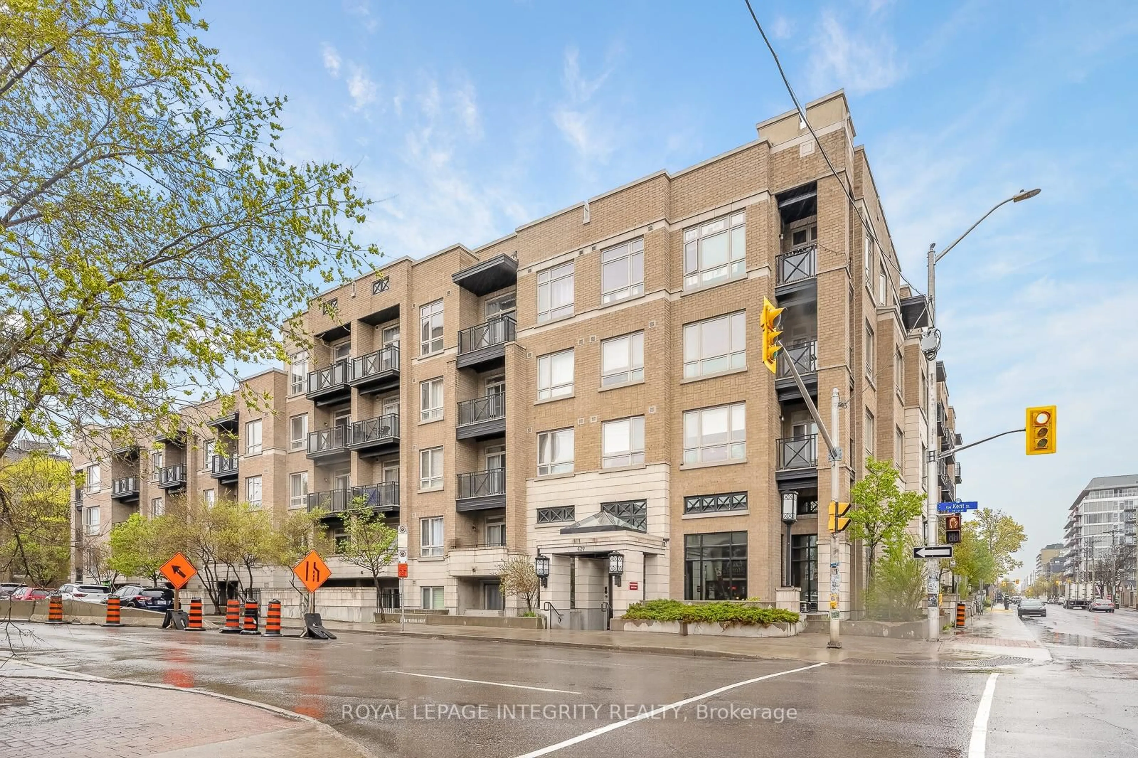 Patio, street for 429 Kent St #506, Ottawa Ontario K2P 1B5