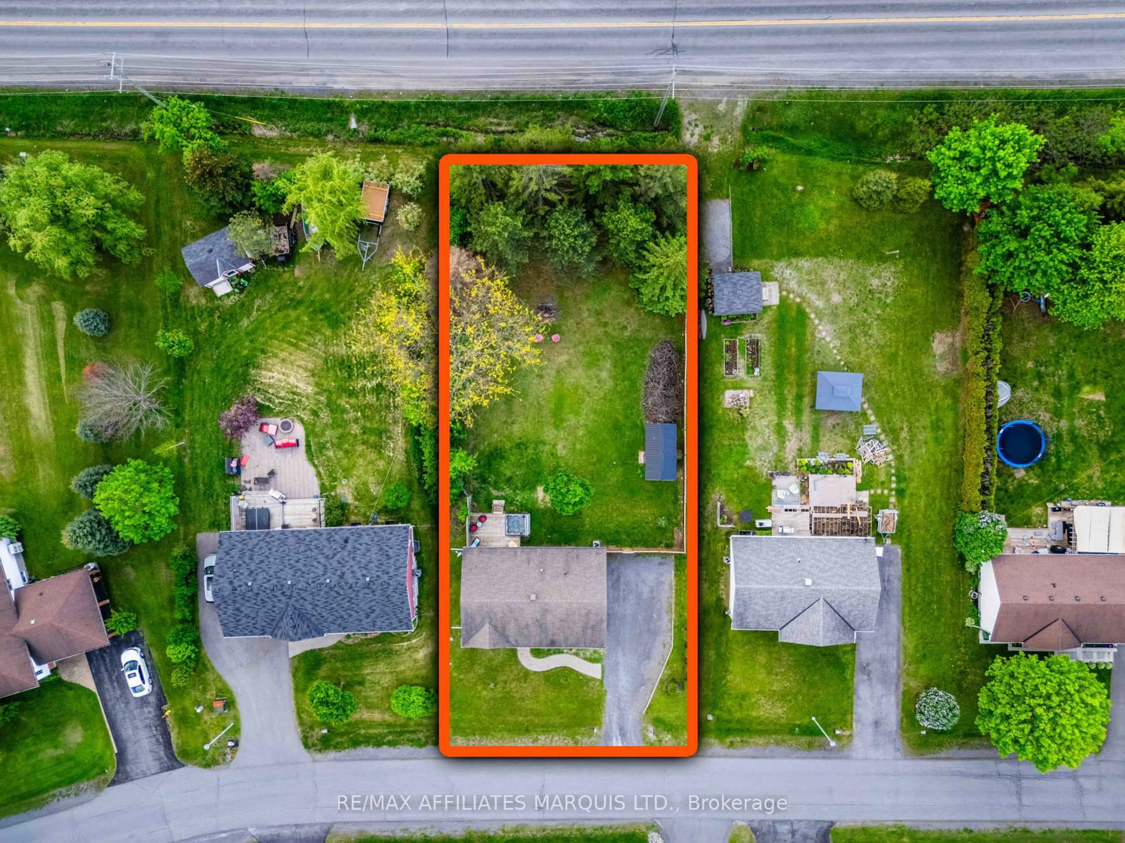 A pic from outside/outdoor area/front of a property/back of a property/a pic from drone, street for 74 Columbia Ave, South Stormont Ontario K0C 1P0