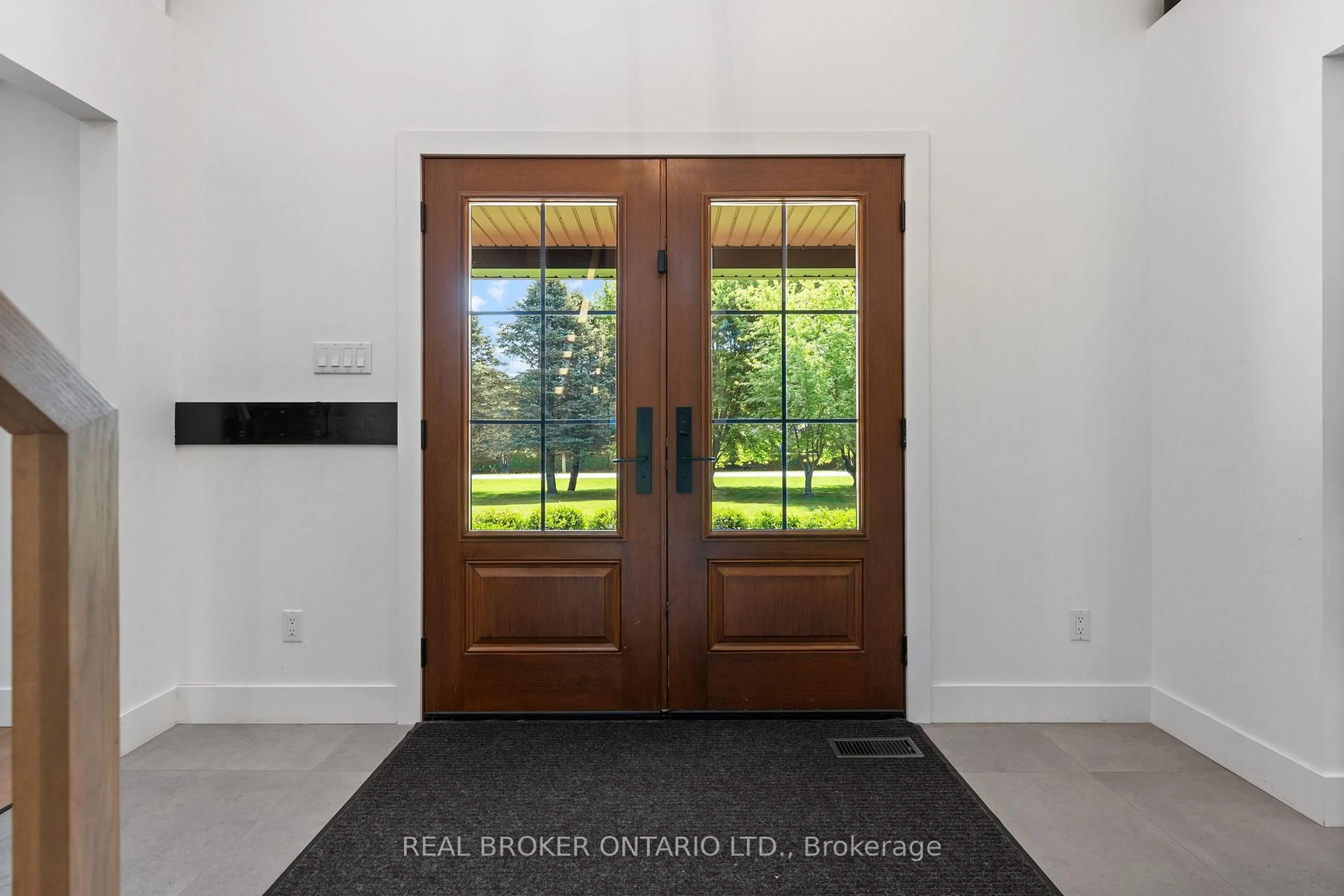 Indoor entryway for 1135 2nd Concession Rd ENR Rd, Norfolk Ontario N0E 1G0