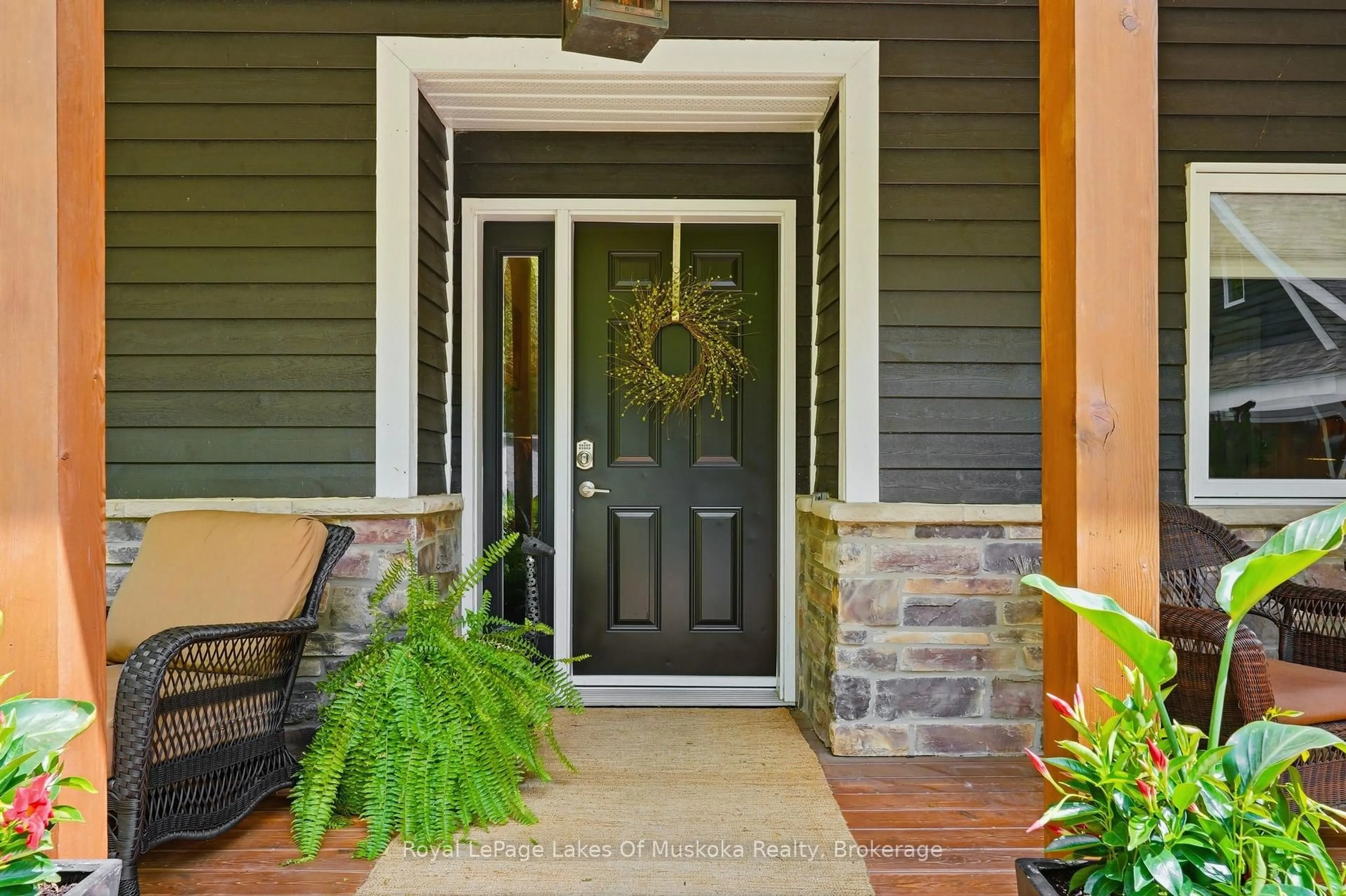 Indoor entryway for 1234 Shea Rd #10, Muskoka Lakes Ontario P0B 1M0