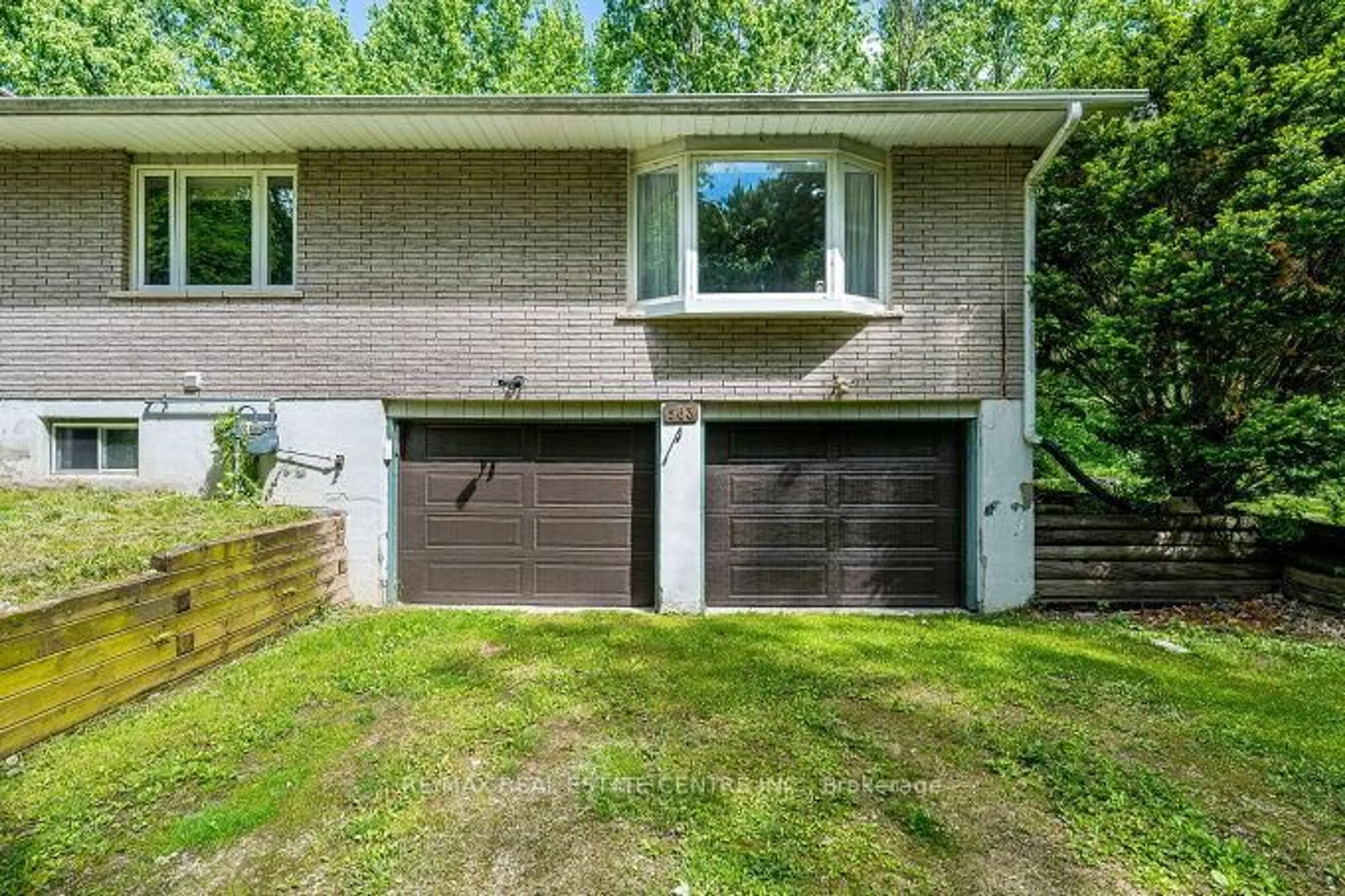 Unknown for 563 6th Concession Rd, Hamilton Ontario L8B 1N2