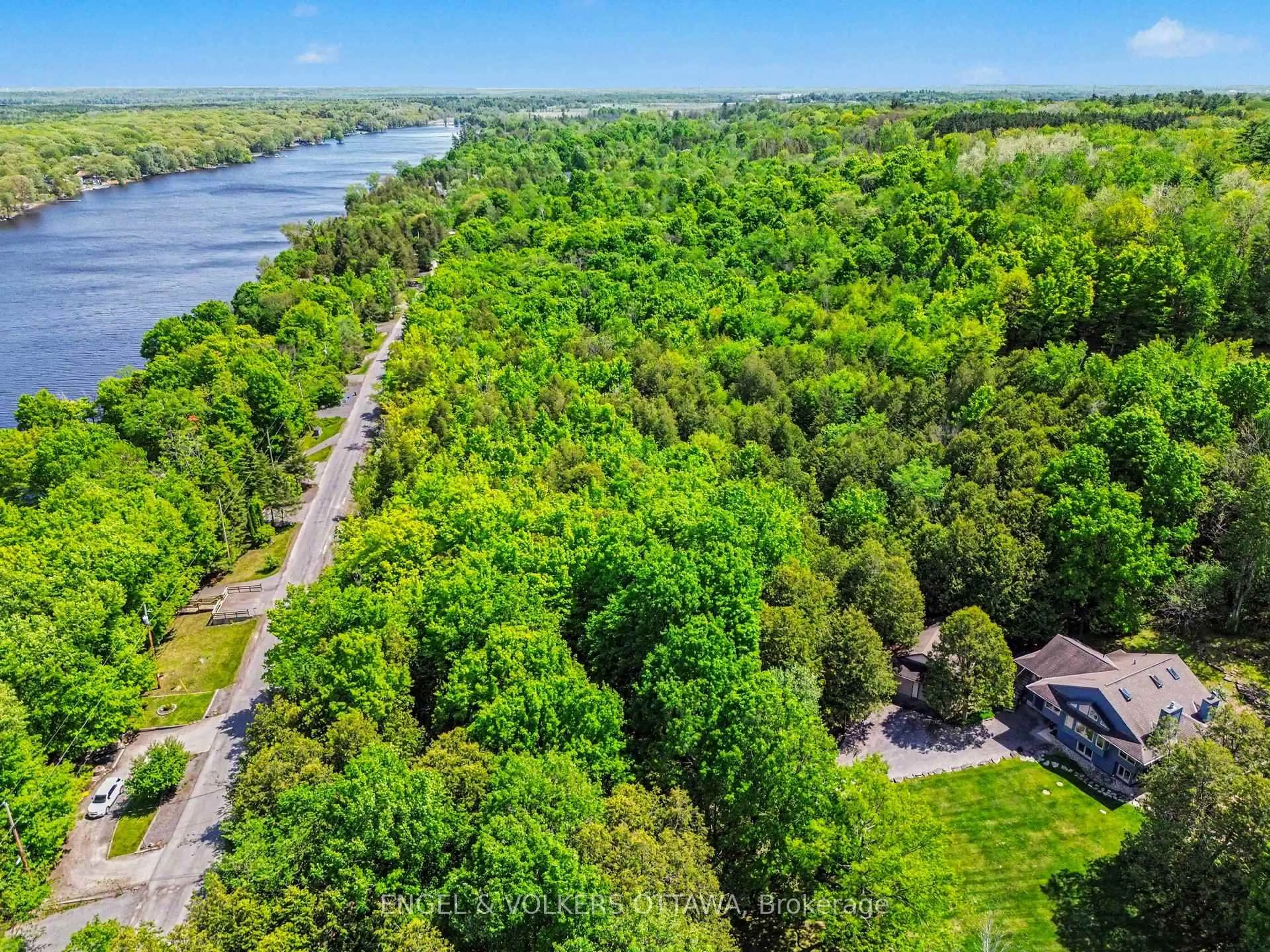 A pic from outside/outdoor area/front of a property/back of a property/a pic from drone, water/lake/river/ocean view for 4637 Northwoods Dr, Ottawa Ontario K0A 3M0