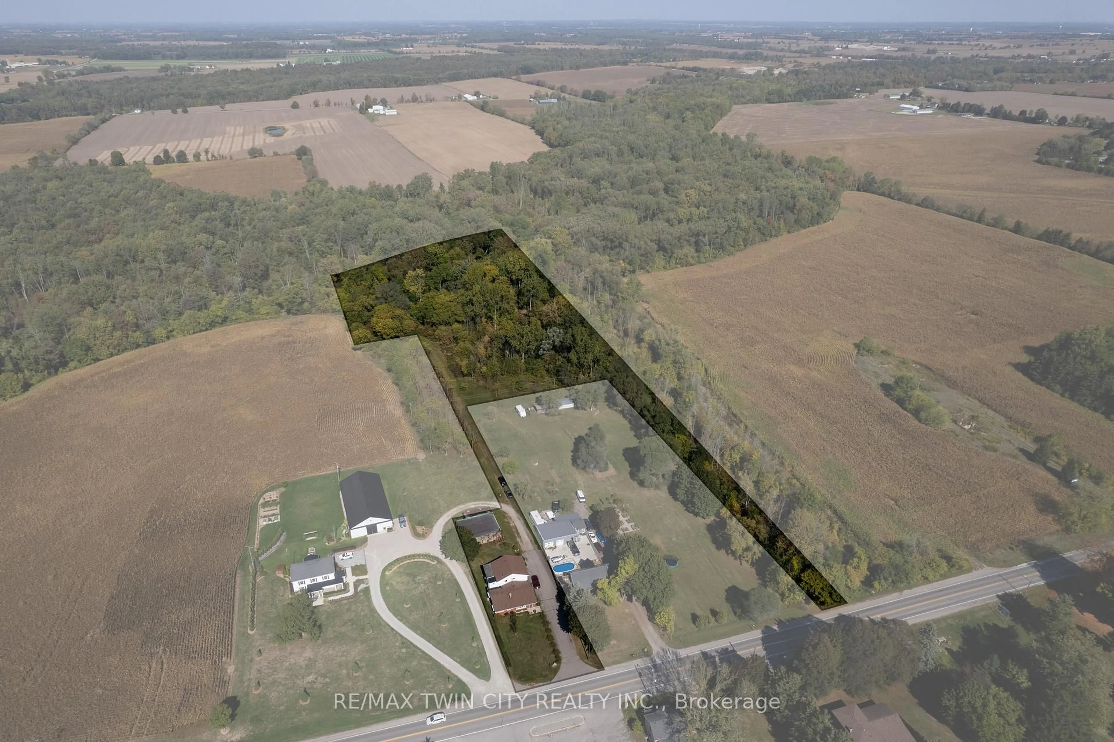 A pic from outside/outdoor area/front of a property/back of a property/a pic from drone, unknown for 206 KING St, Brant Ontario N0E 1A0