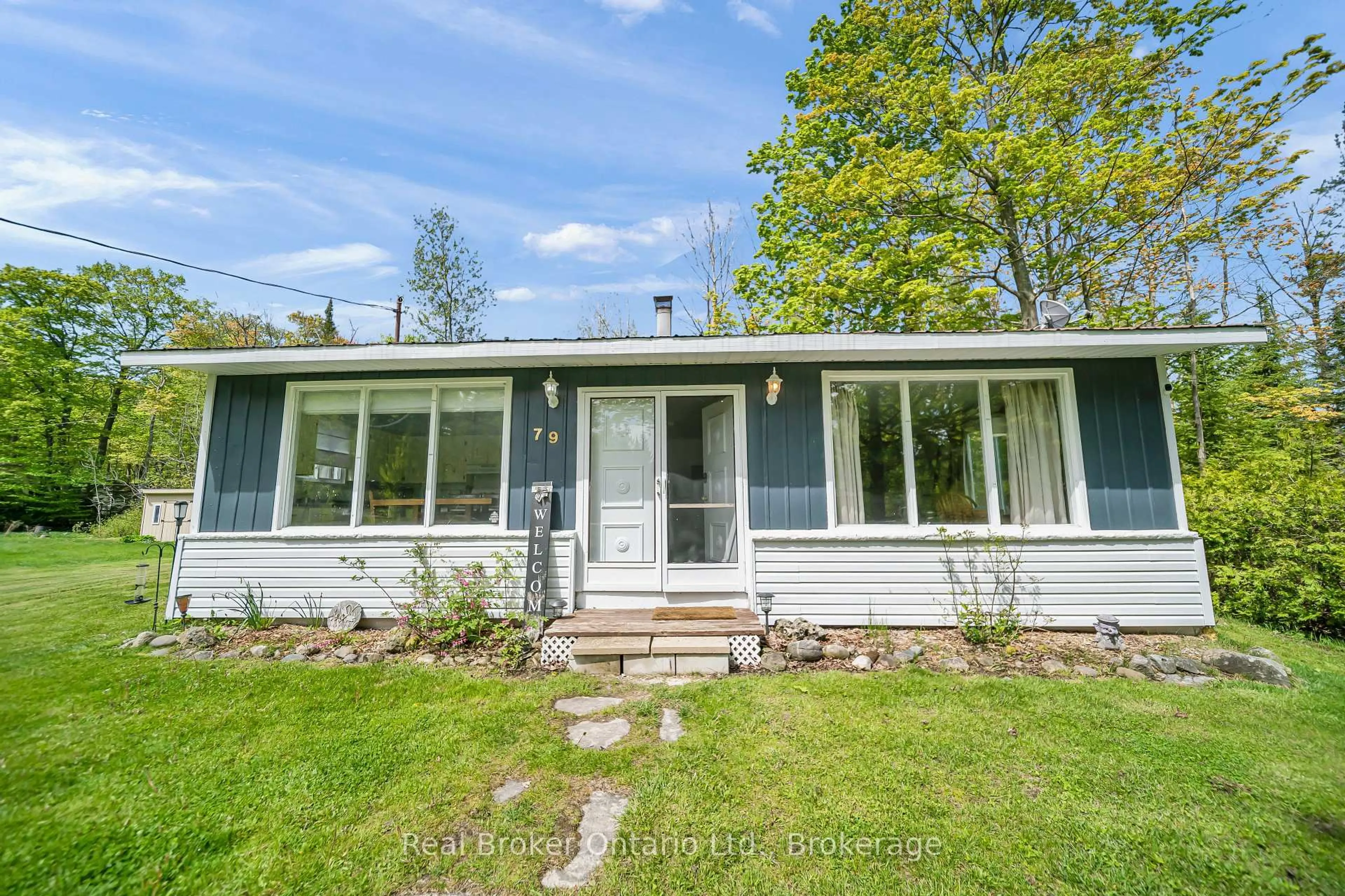 Home with vinyl exterior material, unknown for 79 Mapleport Cres, South Bruce Peninsula Ontario N0H 2G0