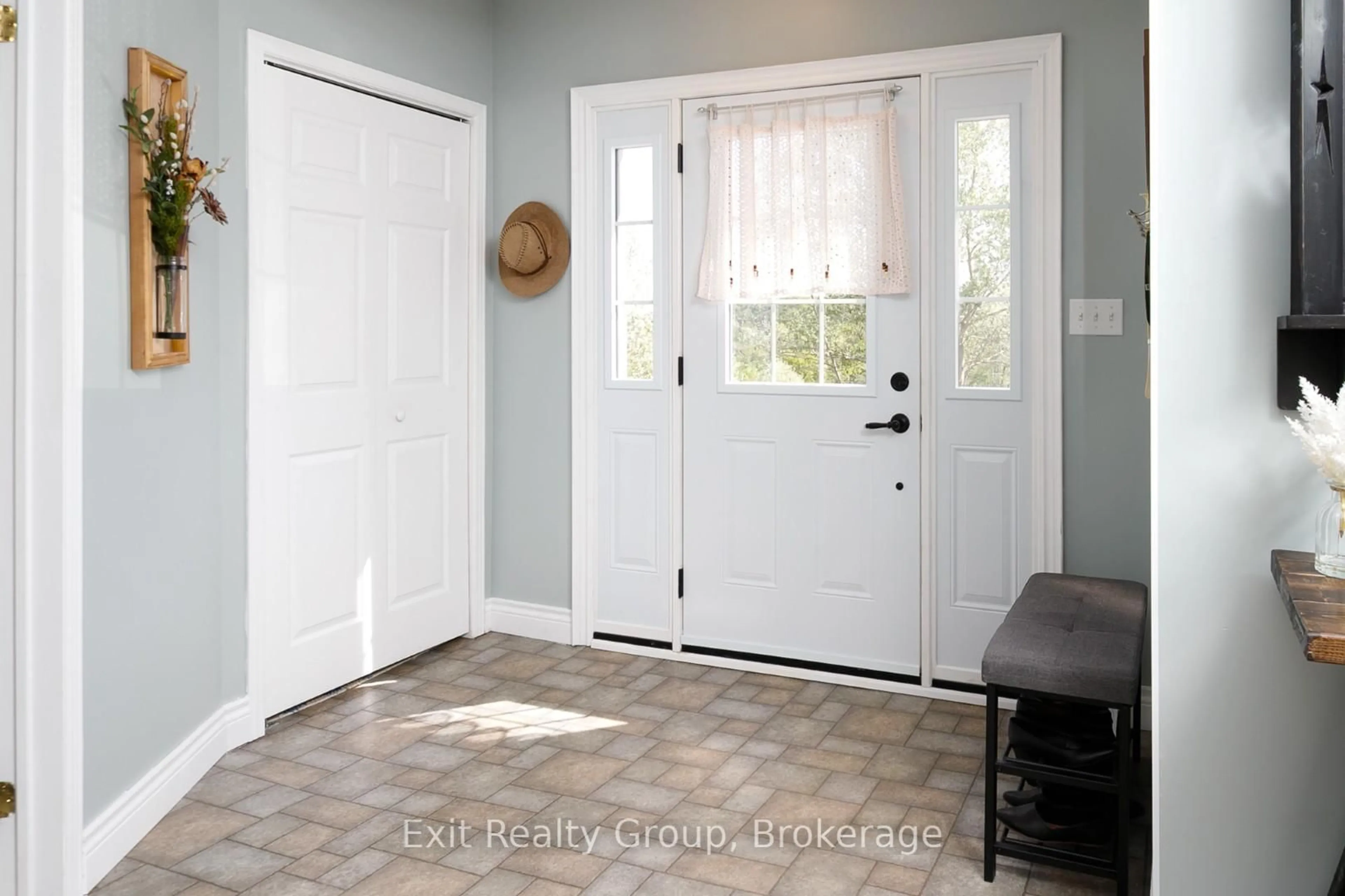 Indoor entryway for 396 Nichols Rd, Brighton Ontario K0K 1H0