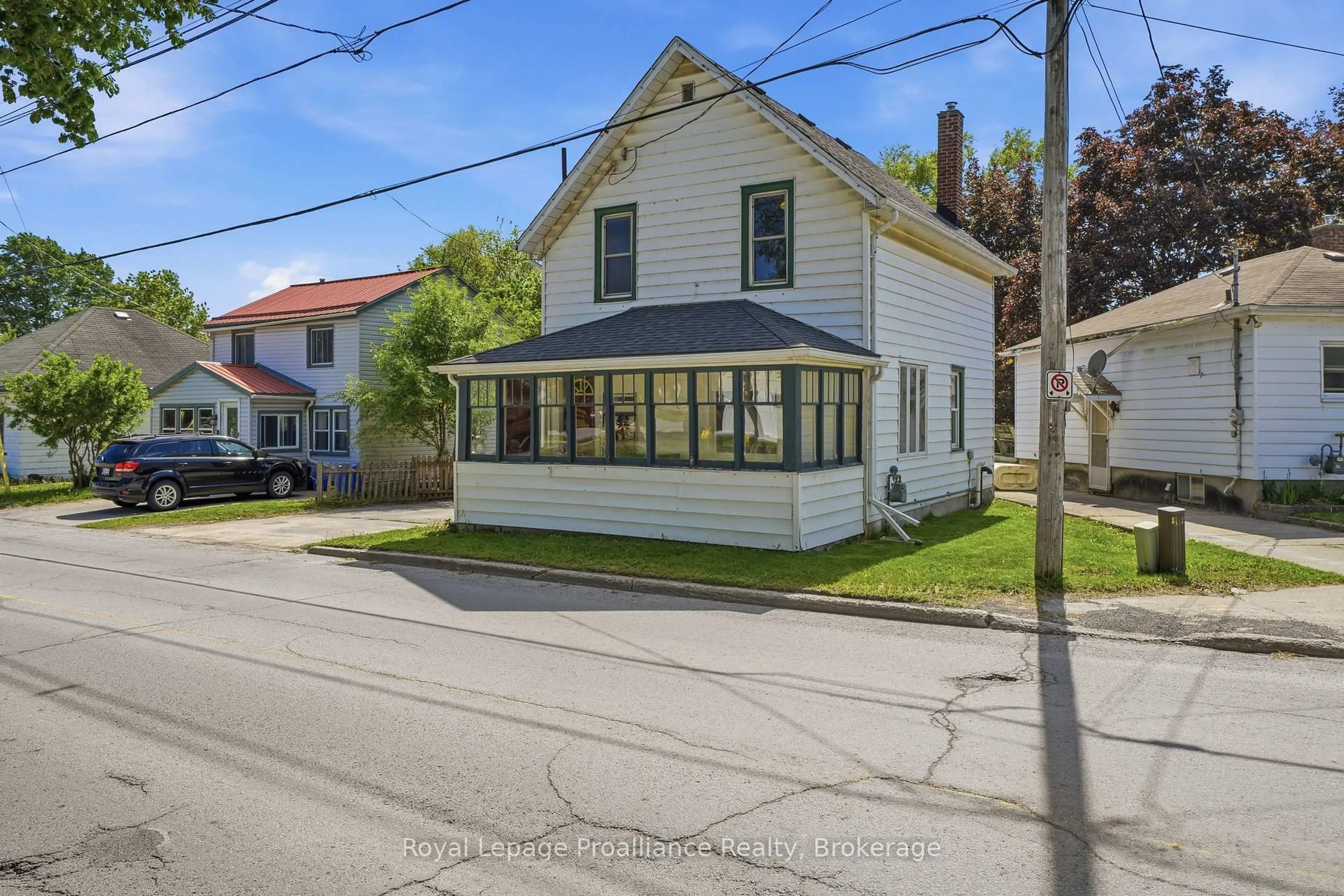 A pic from outside/outdoor area/front of a property/back of a property/a pic from drone, street for 142 West St, Quinte West Ontario K8V 2M5