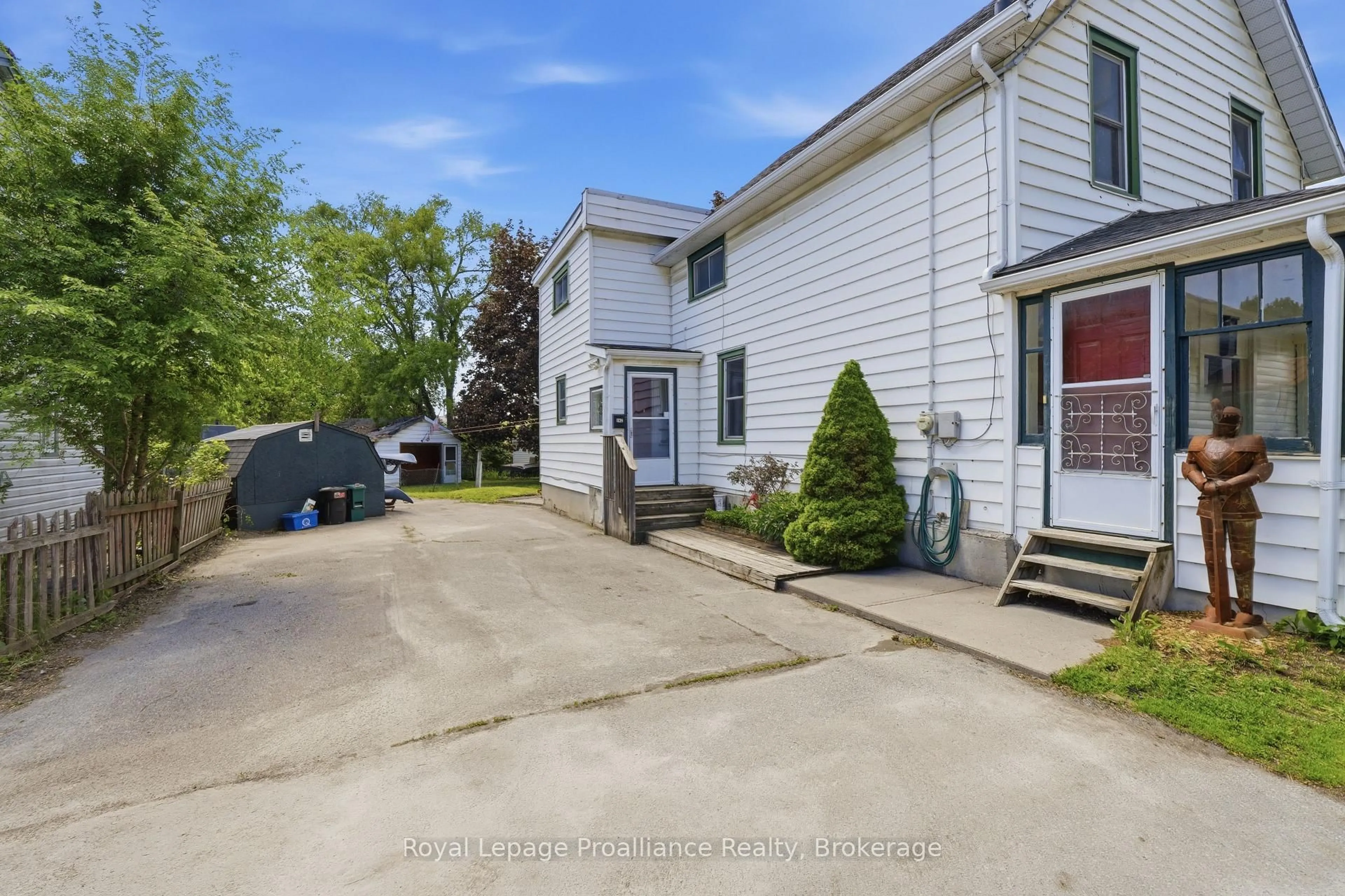 A pic from outside/outdoor area/front of a property/back of a property/a pic from drone, street for 142 West St, Quinte West Ontario K8V 2M5