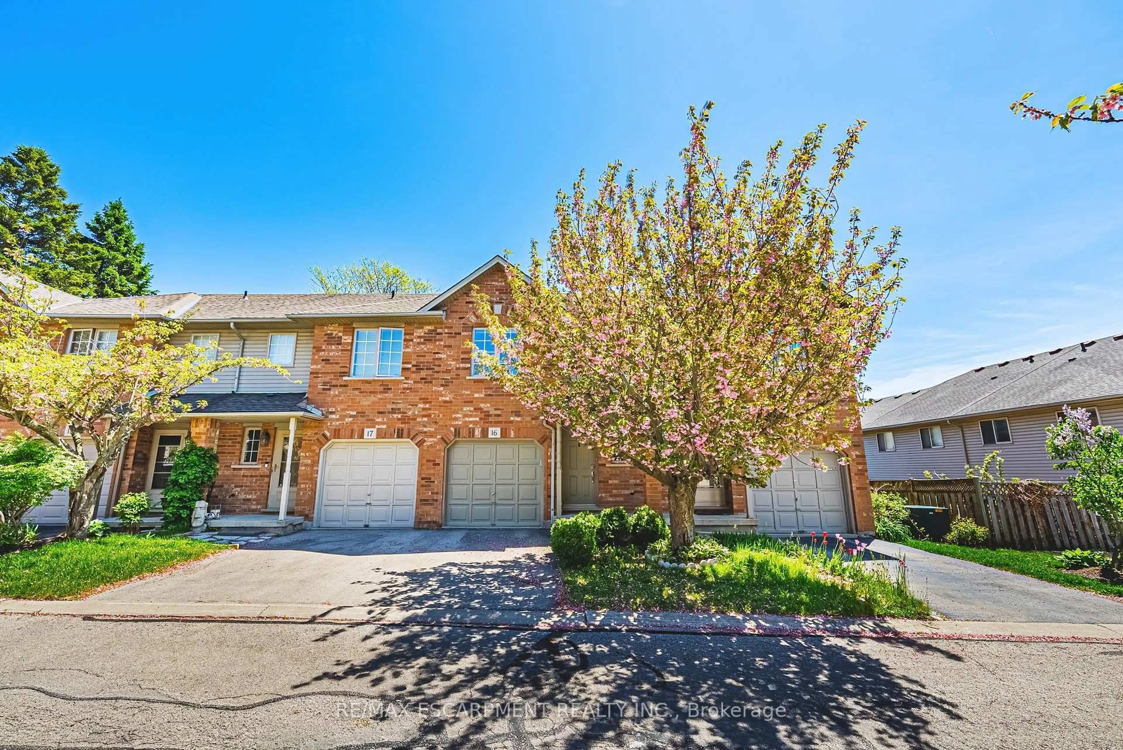 Home with brick exterior material, street for 1000 Upper Paradise Rd #16, Hamilton Ontario L9B 2S7