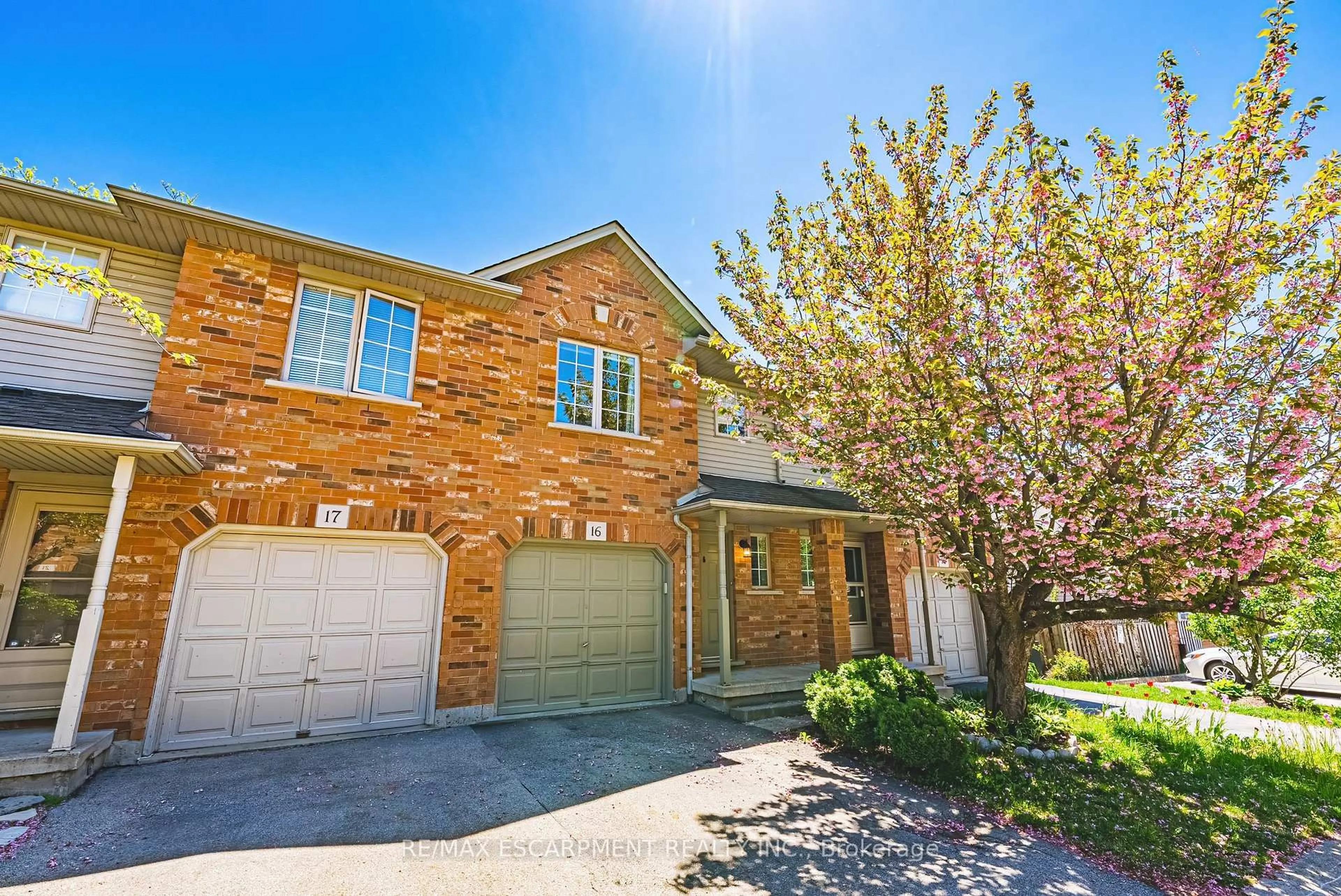 Home with brick exterior material, street for 1000 Upper Paradise Rd #16, Hamilton Ontario L9B 2S7