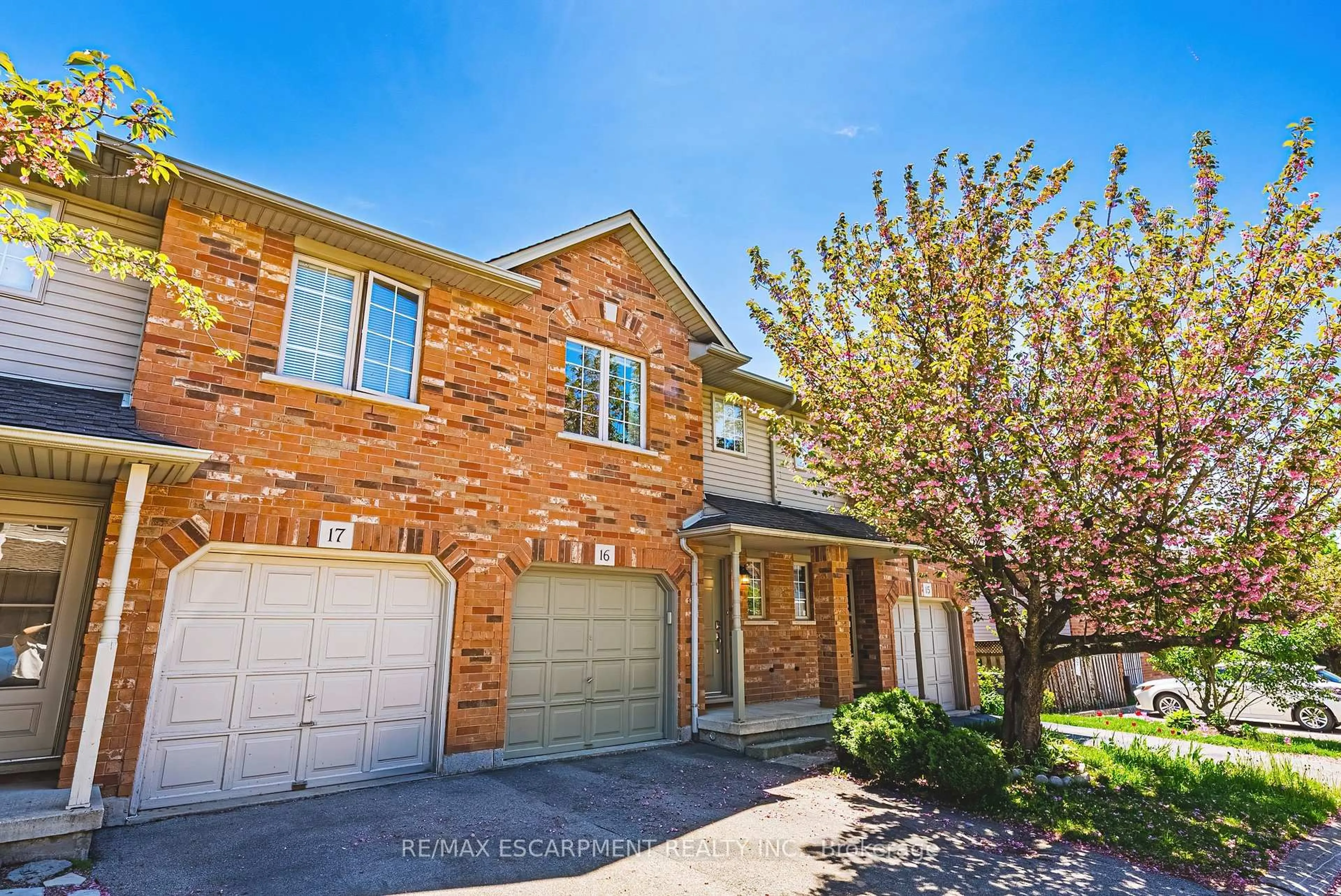 Home with brick exterior material, street for 1000 Upper Paradise Rd #16, Hamilton Ontario L9B 2S7