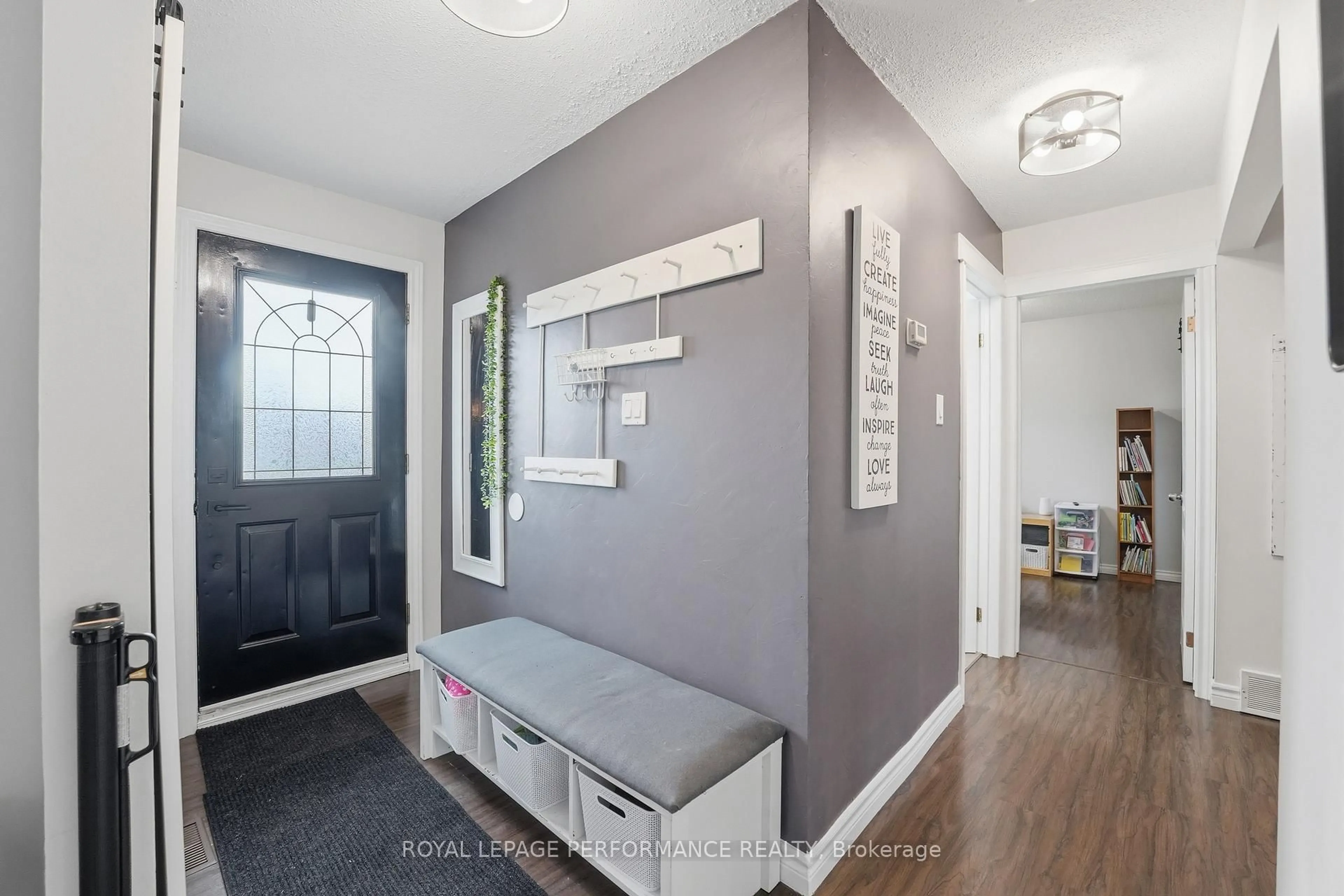 Indoor entryway for 3071 Young St, Clarence-Rockland Ontario K0A 2A0