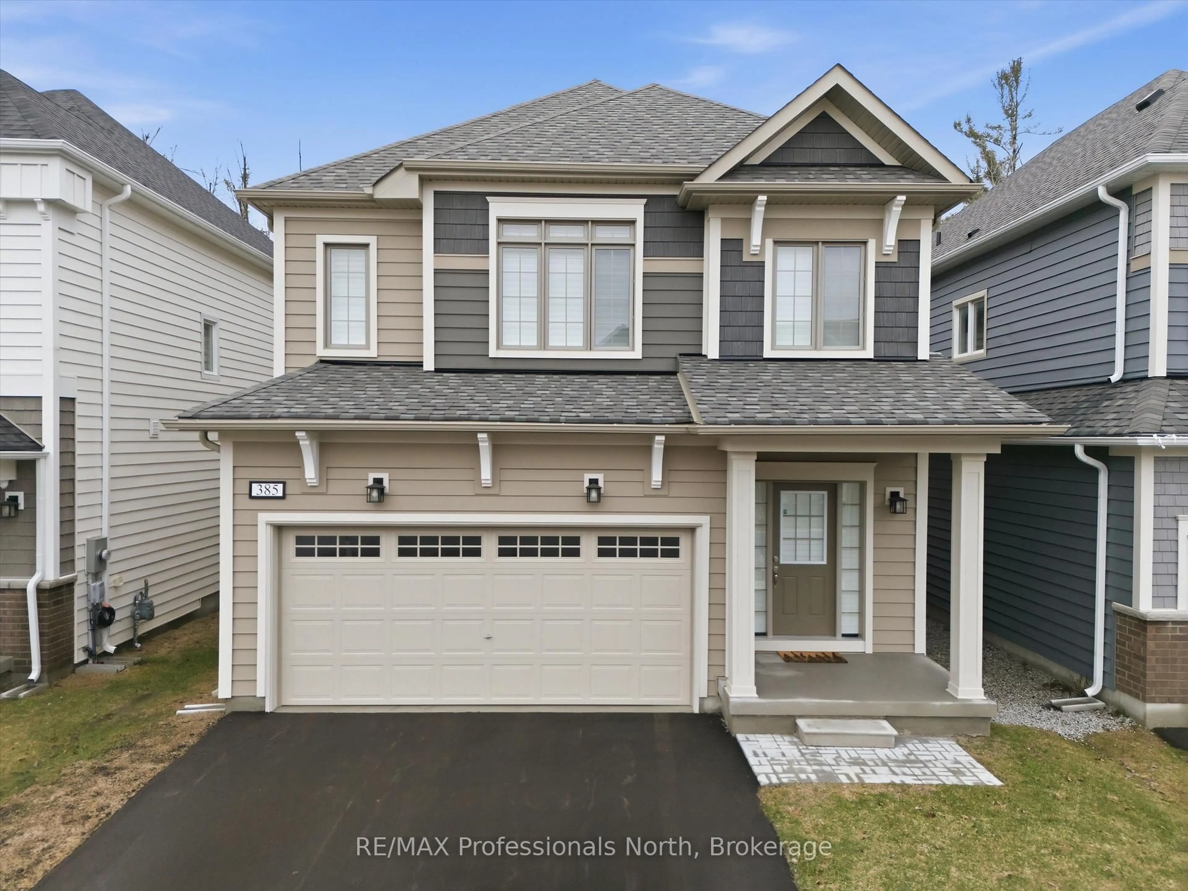 Home with vinyl exterior material, street for 385 Beechwood Forest Lane, Gravenhurst Ontario P1P 0H8