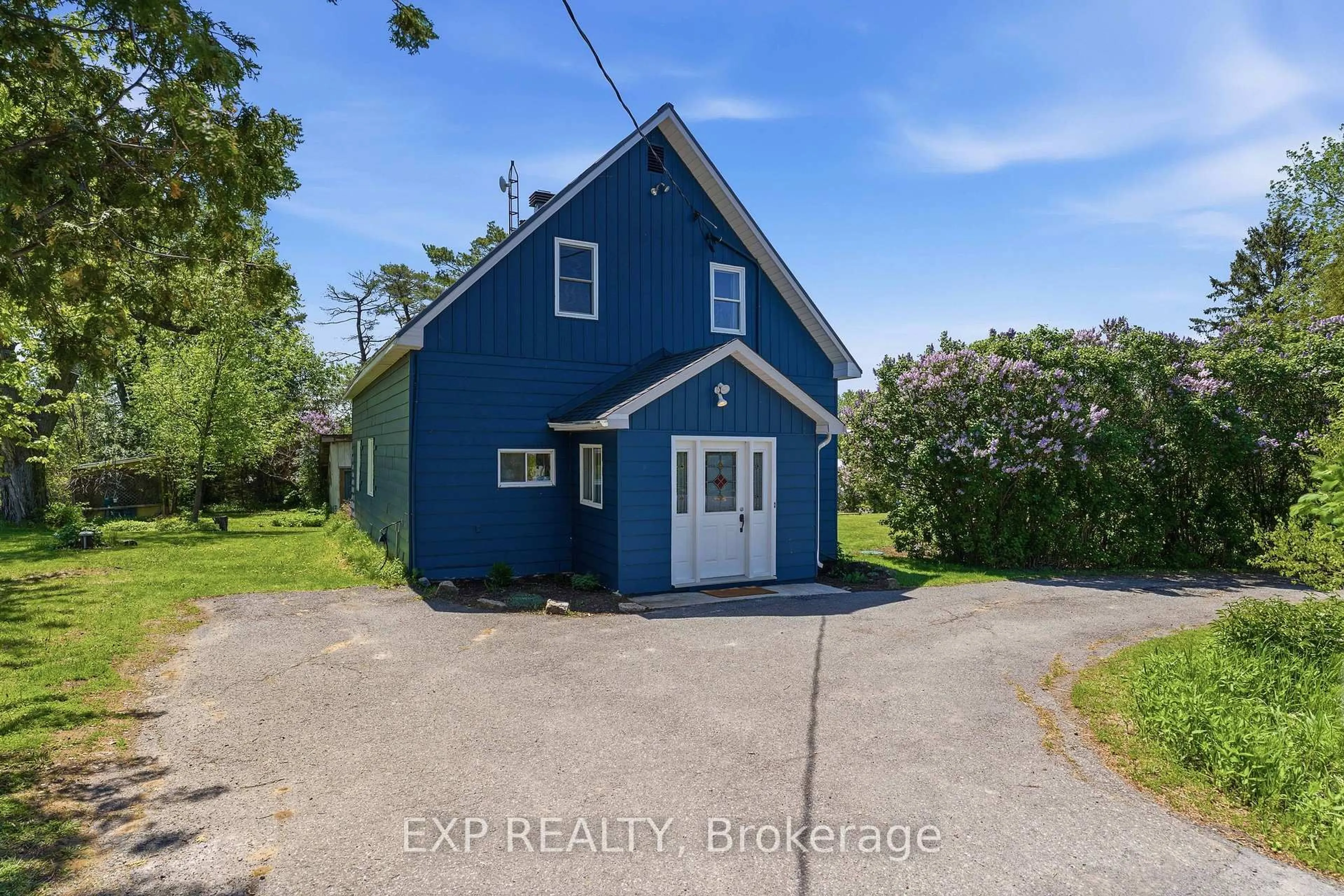 A pic from outside/outdoor area/front of a property/back of a property/a pic from drone, street for 1490 PLANTAGENET CONCESSION 3, Alfred and Plantagenet Ontario K0B 1L0