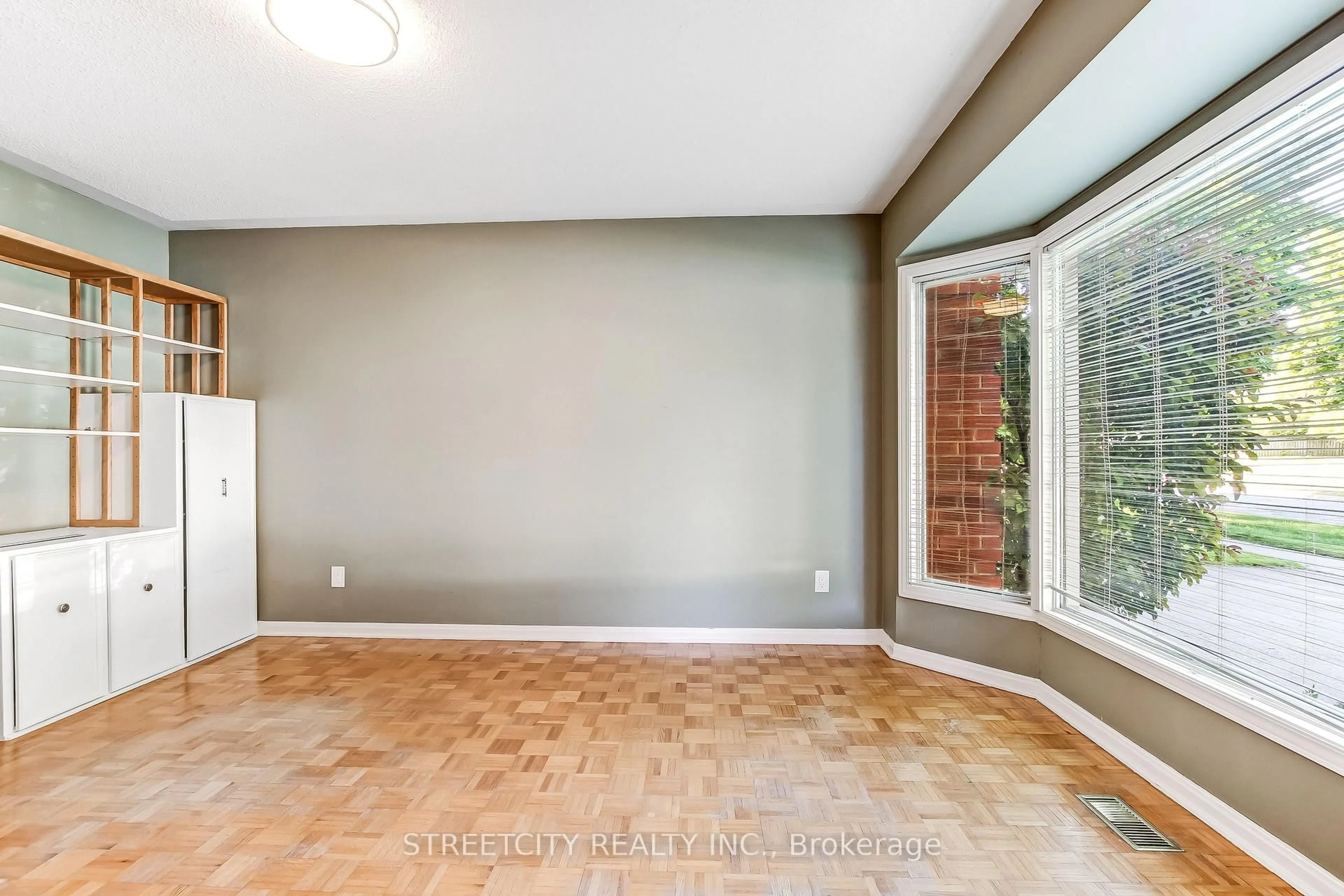Unknown for 648 Cranbrook Rd, London South Ontario N6K 1W6