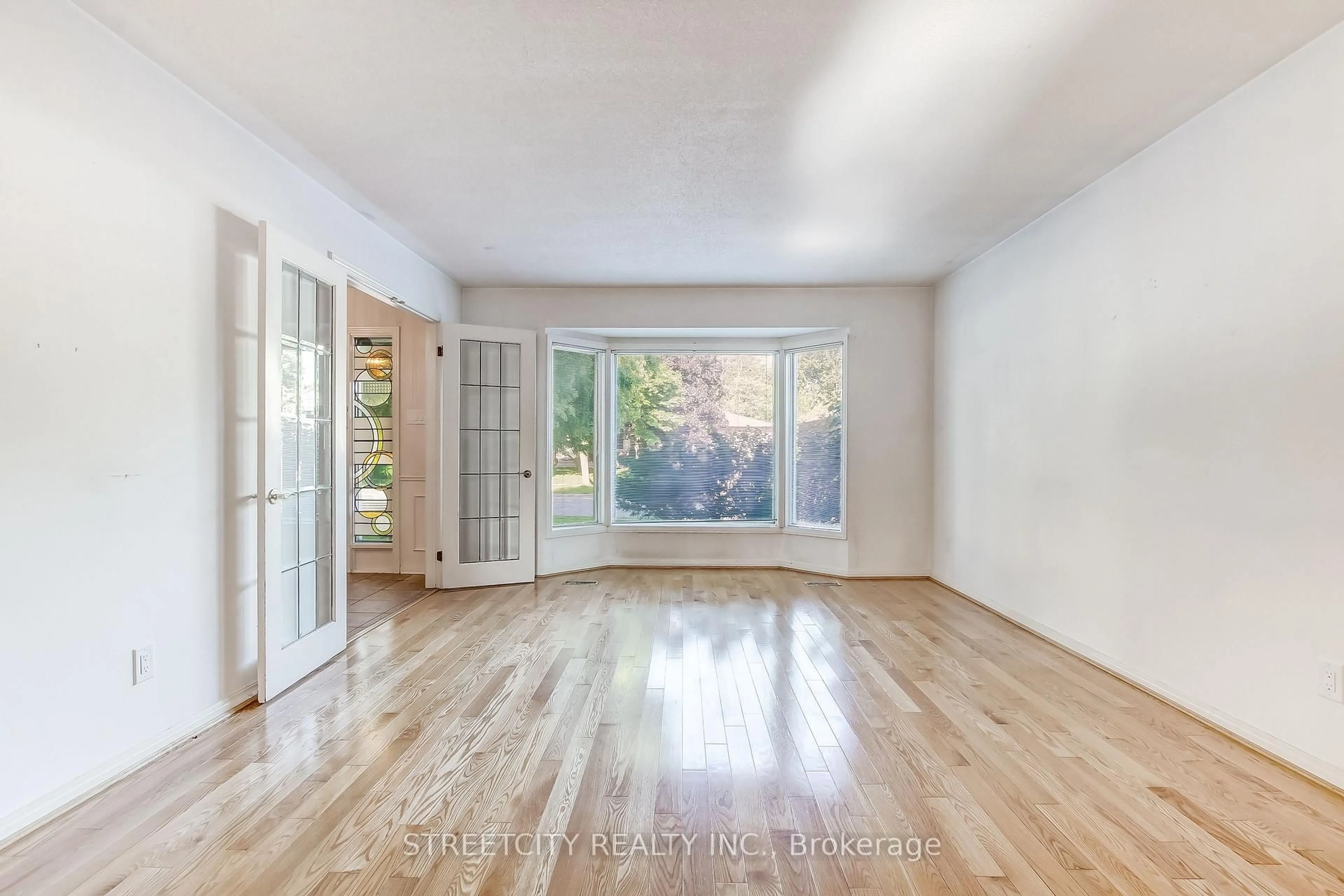 Unknown for 648 Cranbrook Rd, London South Ontario N6K 1W6