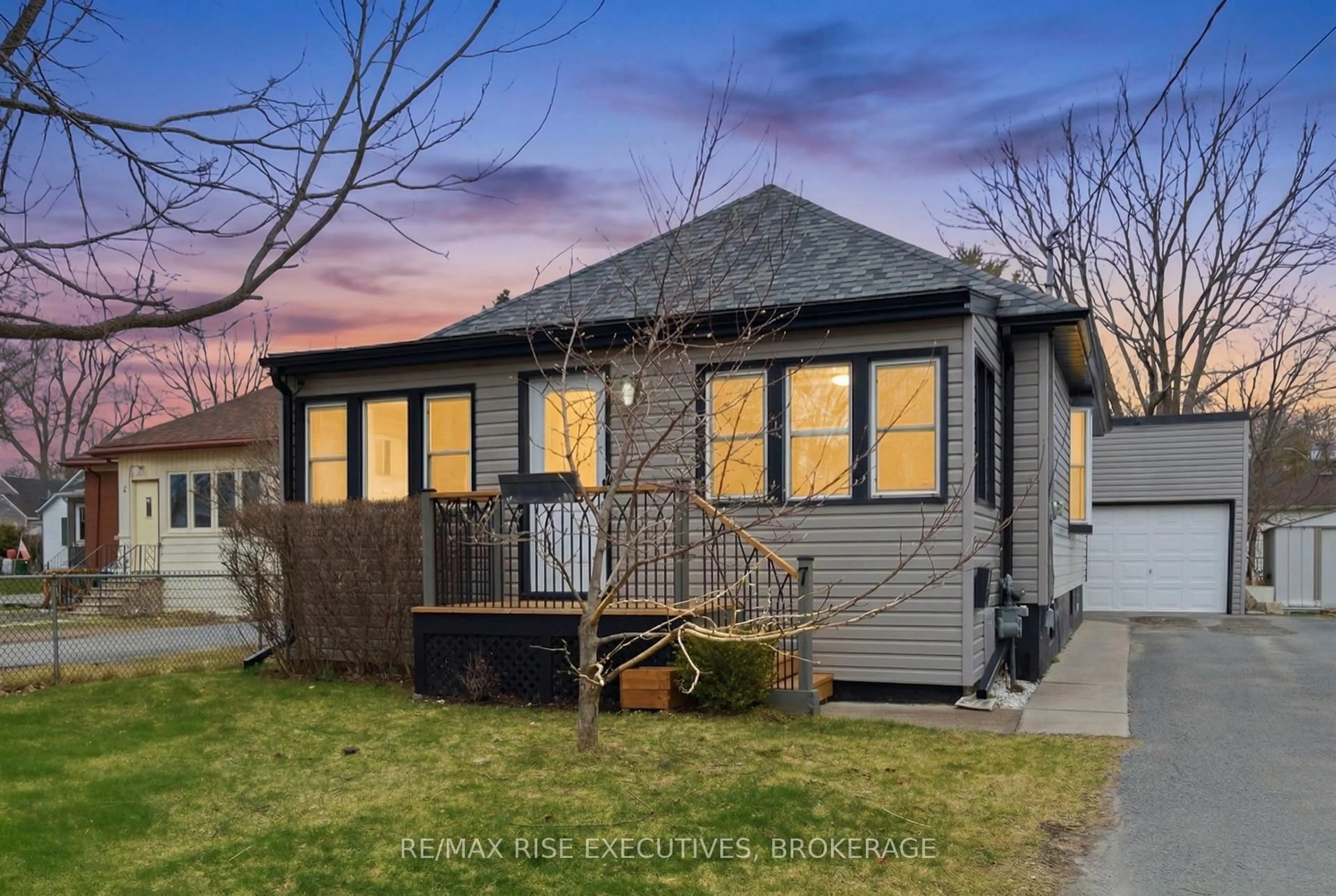 Home with vinyl exterior material, street for 7 Scott St, Kingston Ontario K7L 1L3