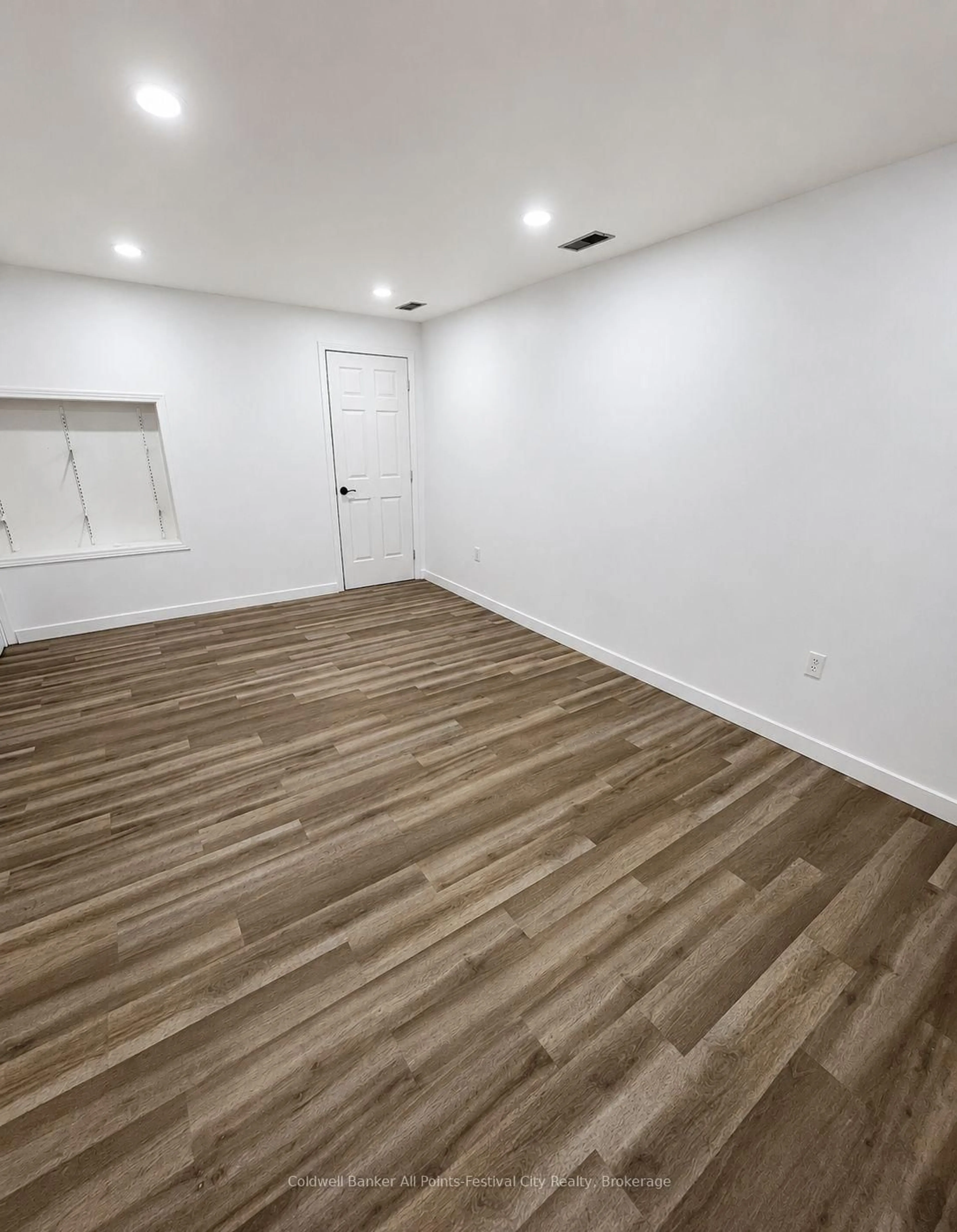 A pic of a room for 100 John St, North Huron Ontario N0G 2W0