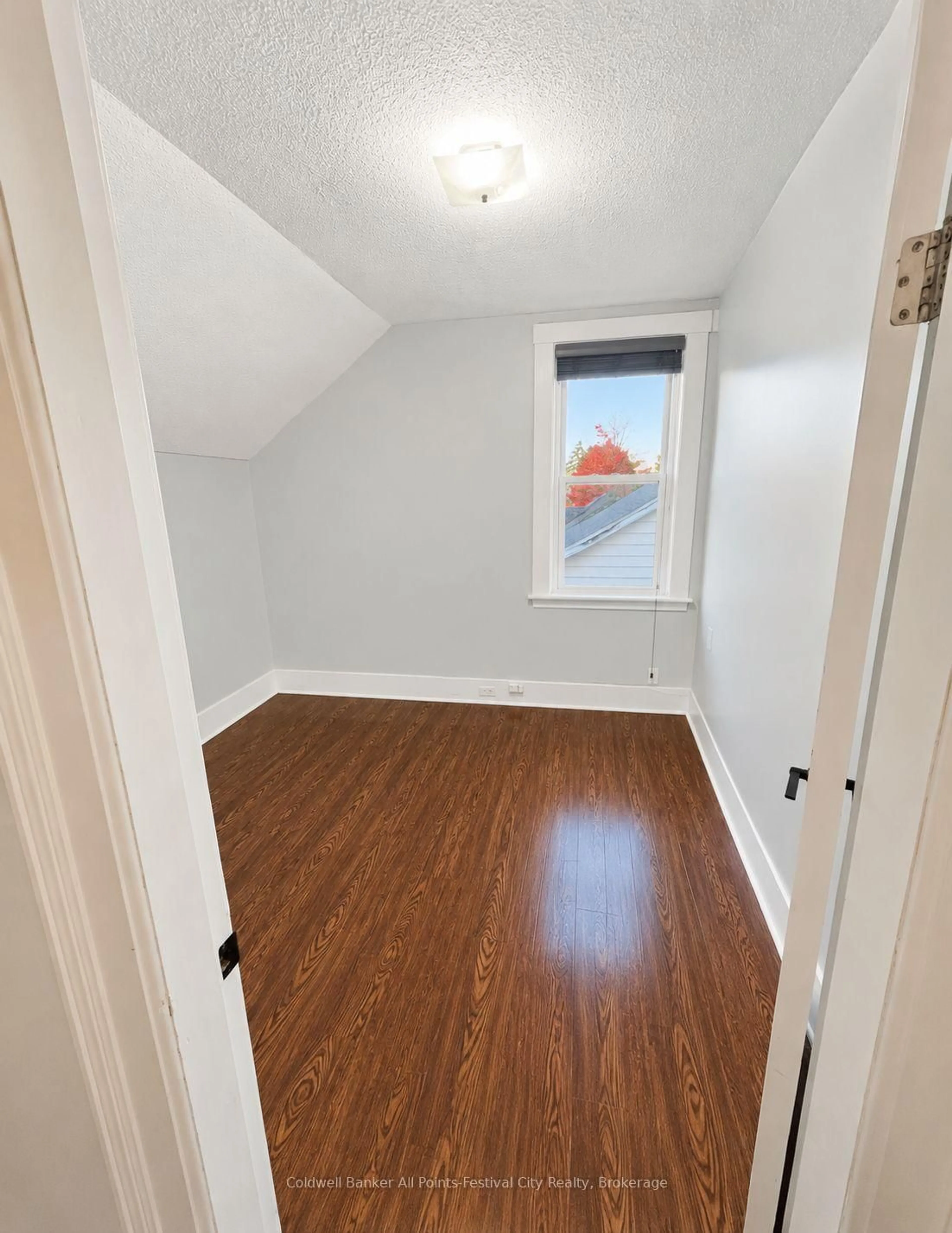 A pic of a room for 100 John St, North Huron Ontario N0G 2W0