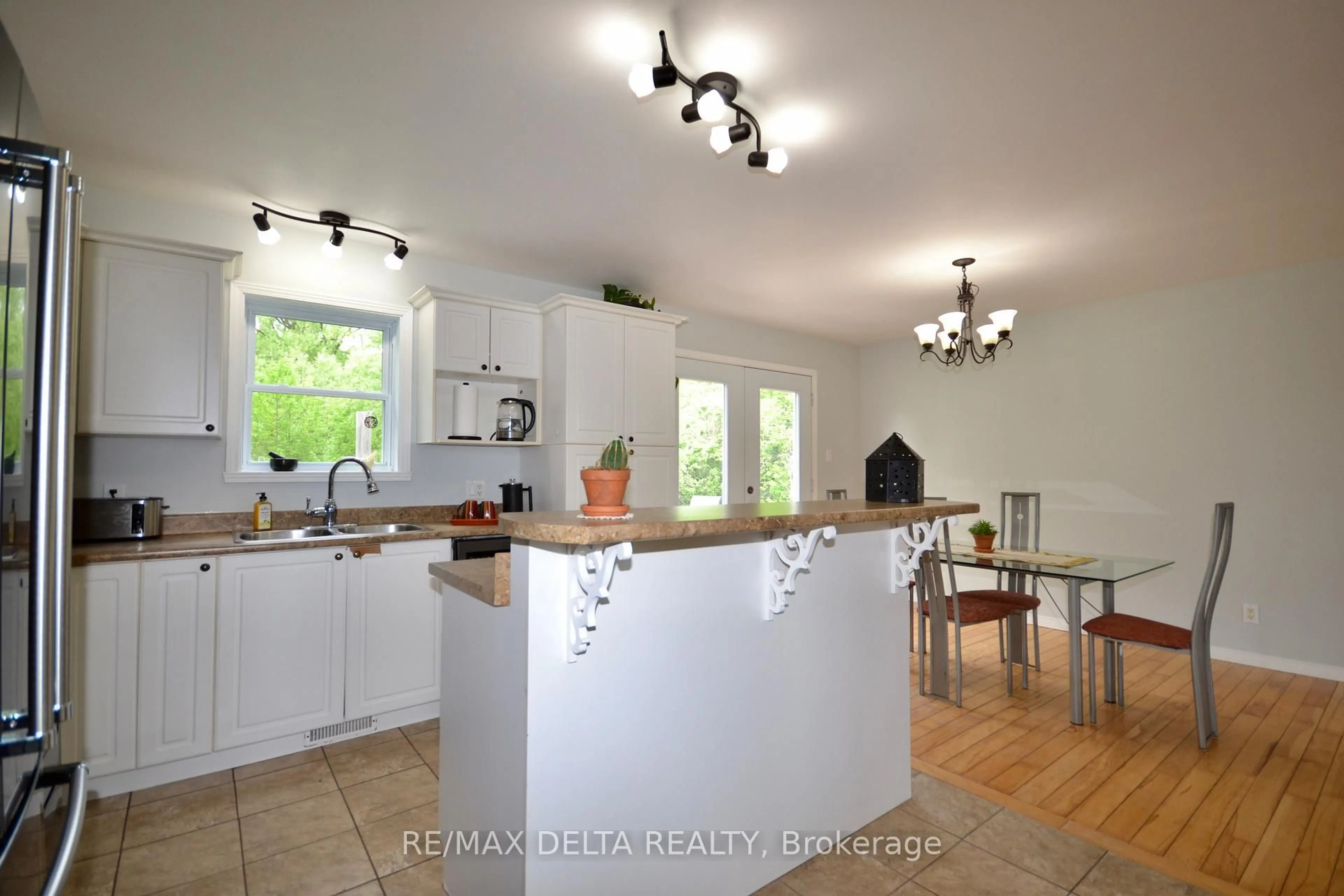 Open concept kitchen, wood/laminate floor for 2635 Concession 2 Rd, Alfred and Plantagenet Ontario K0B 1L0