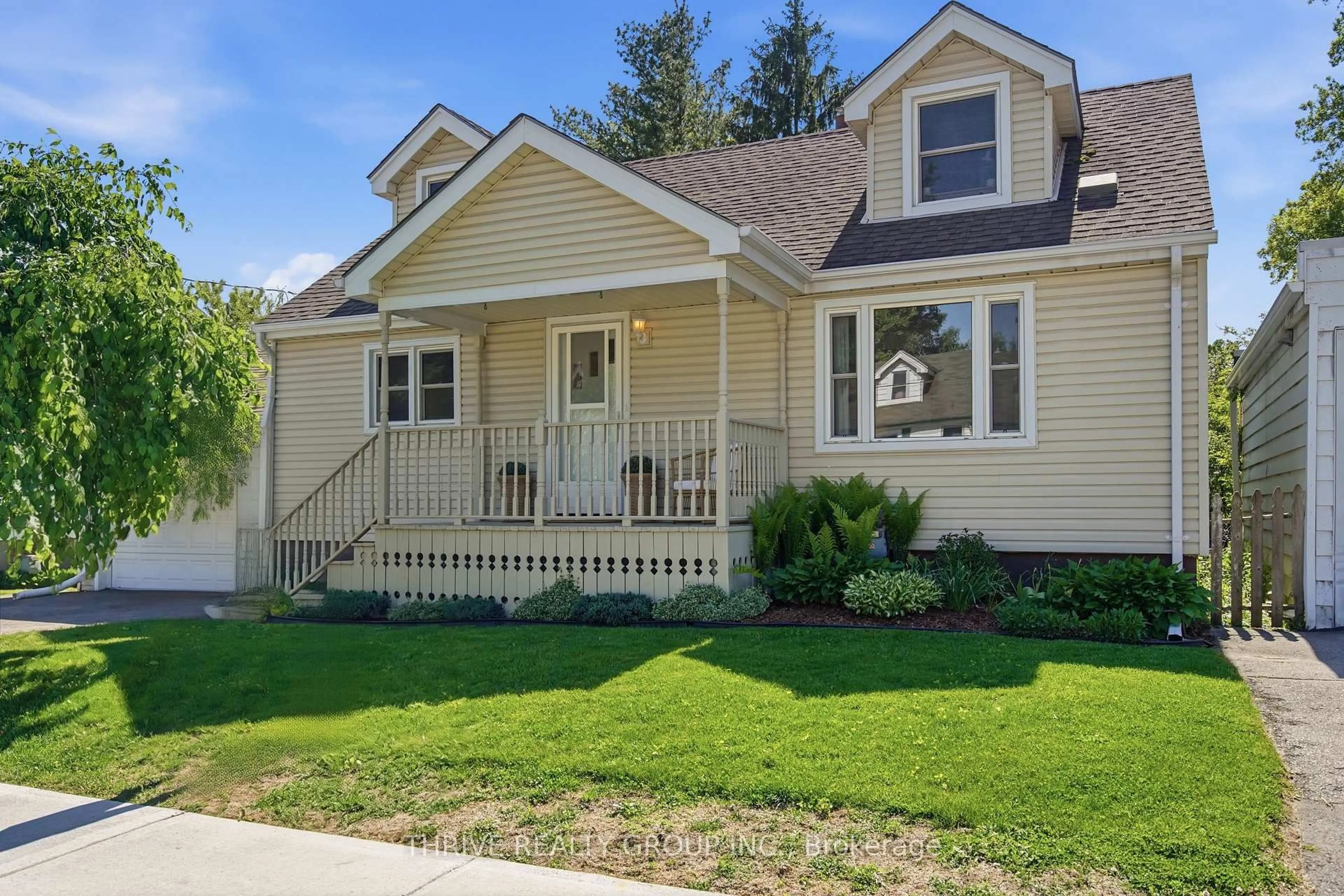 Home with vinyl exterior material, street for 110 Foster Ave, London North Ontario N6H 2L1