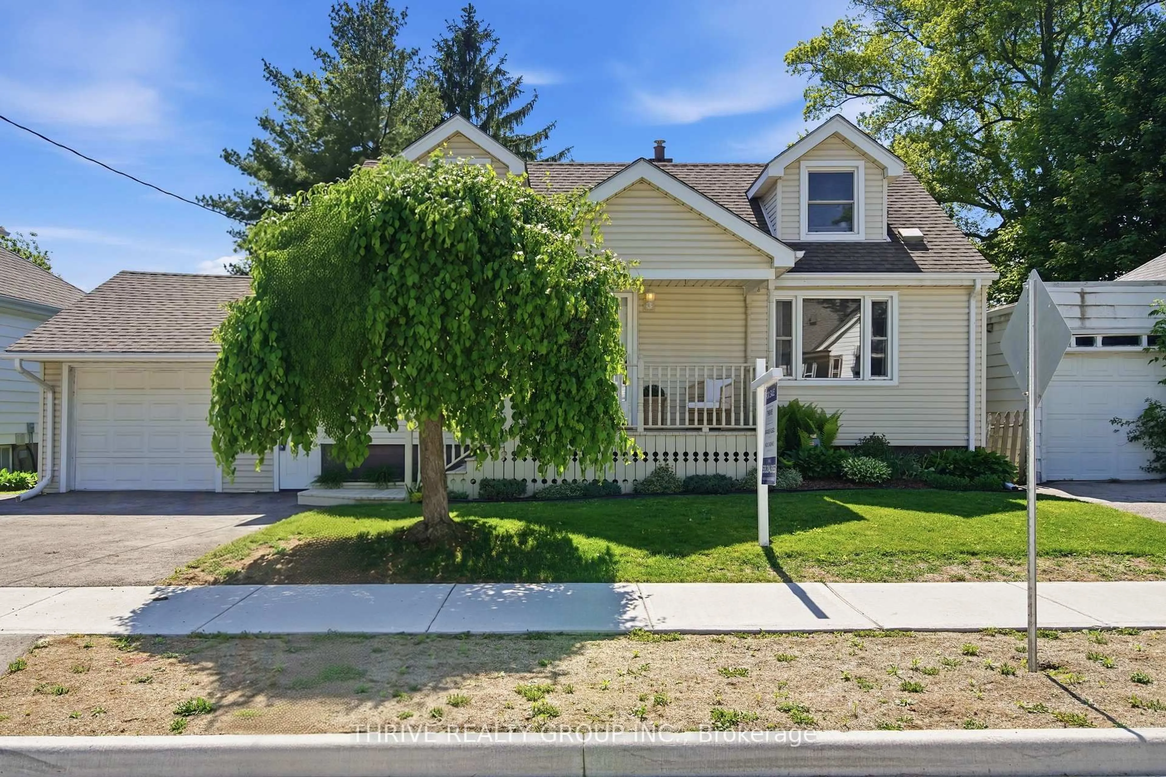 Home with vinyl exterior material, street for 110 Foster Ave, London North Ontario N6H 2L1