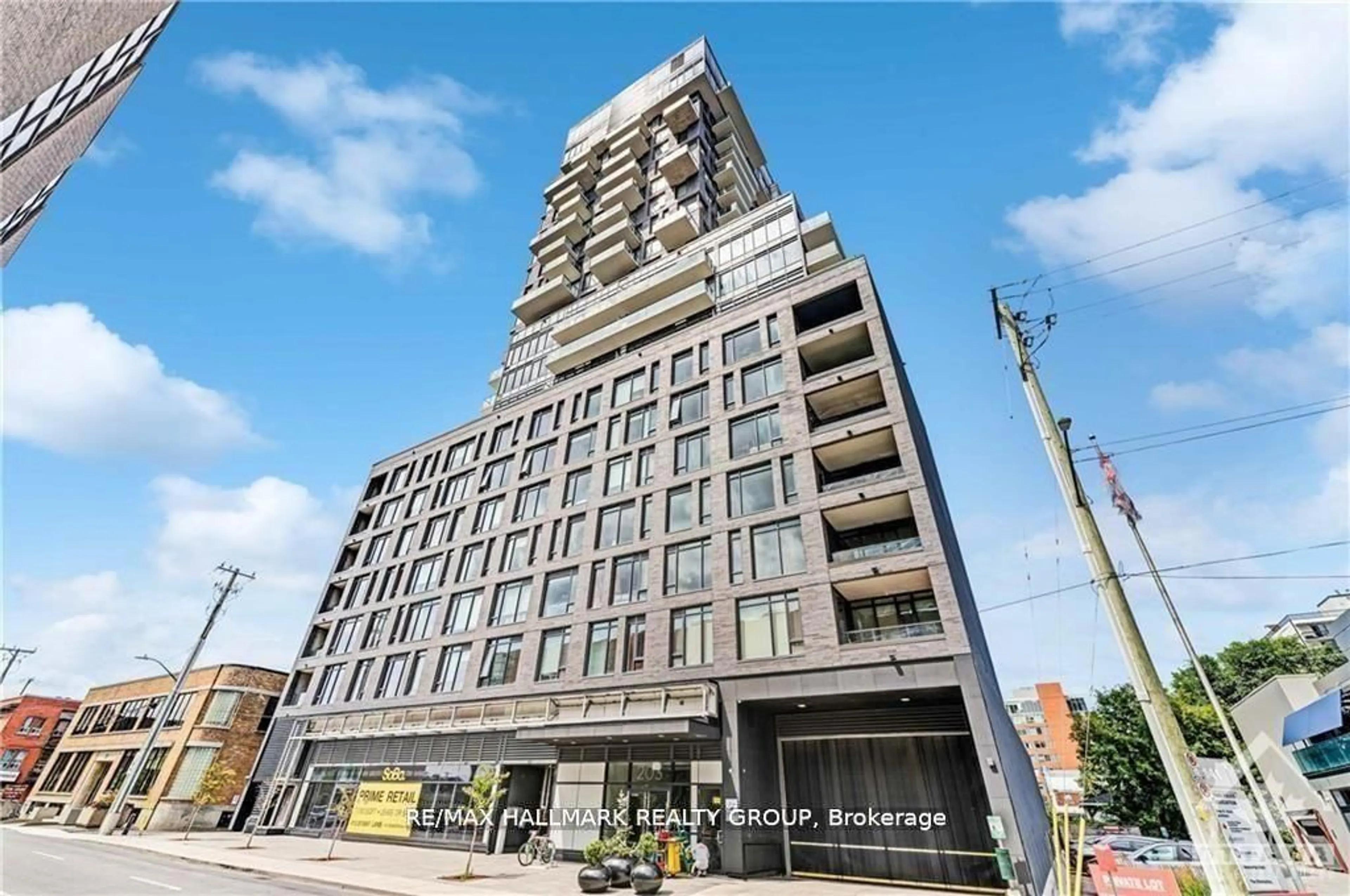 Indoor foyer for 203 Catherine St #710, Ottawa Ontario K2P 1J5