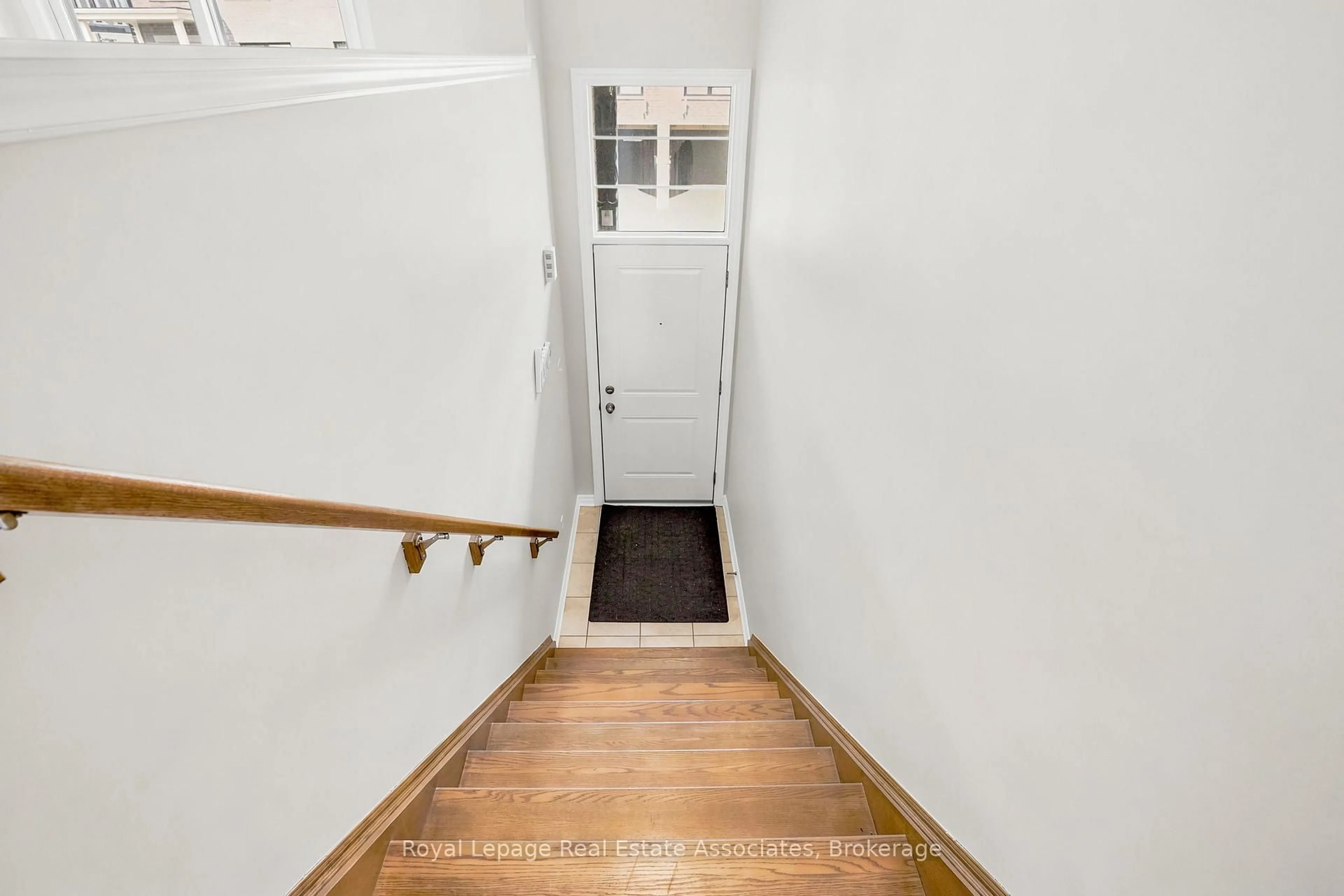 Unknown for 383 Dundas St #24, Hamilton Ontario L8B 1X6