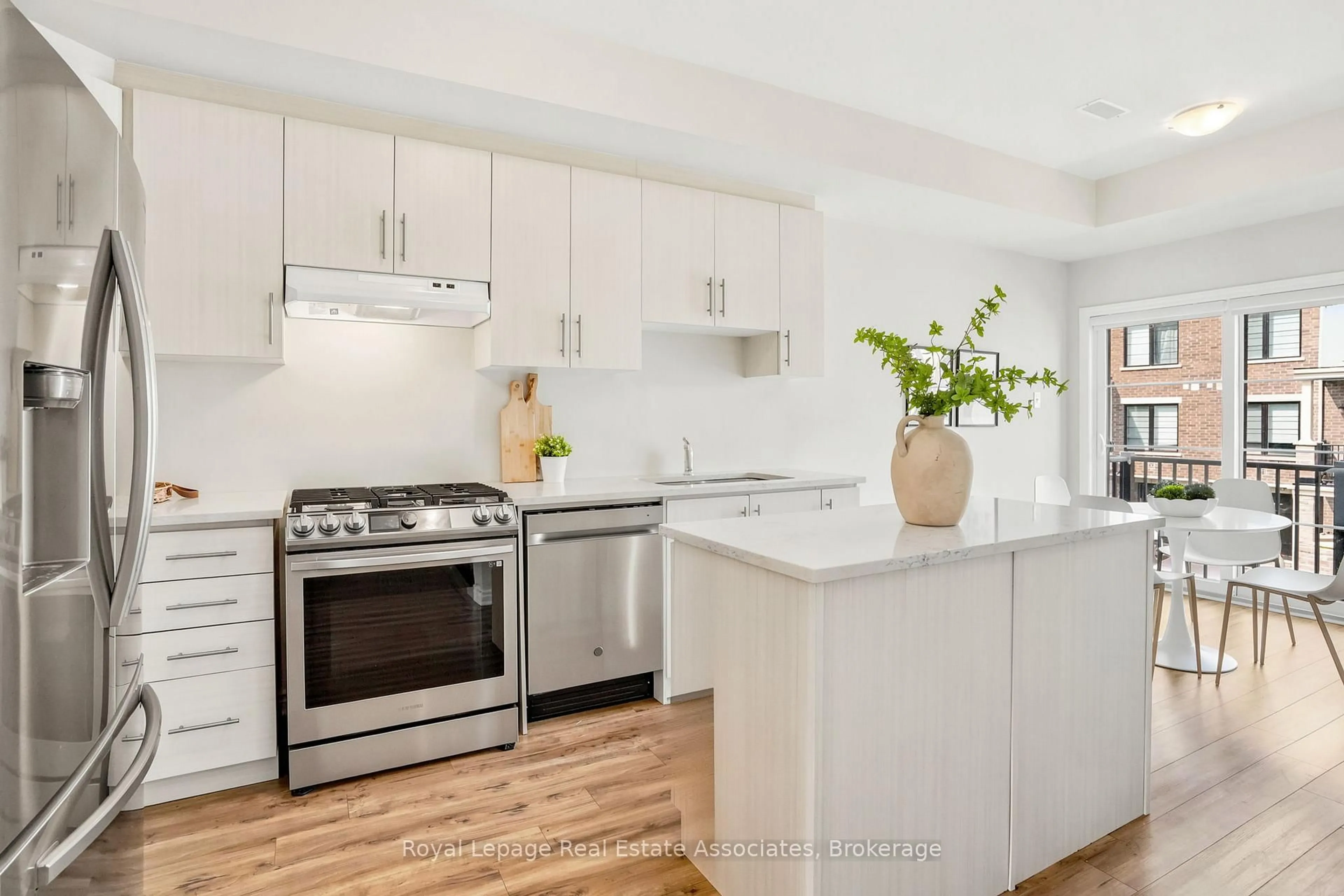 Open concept kitchen, unknown for 383 Dundas St #24, Hamilton Ontario L8B 1X6